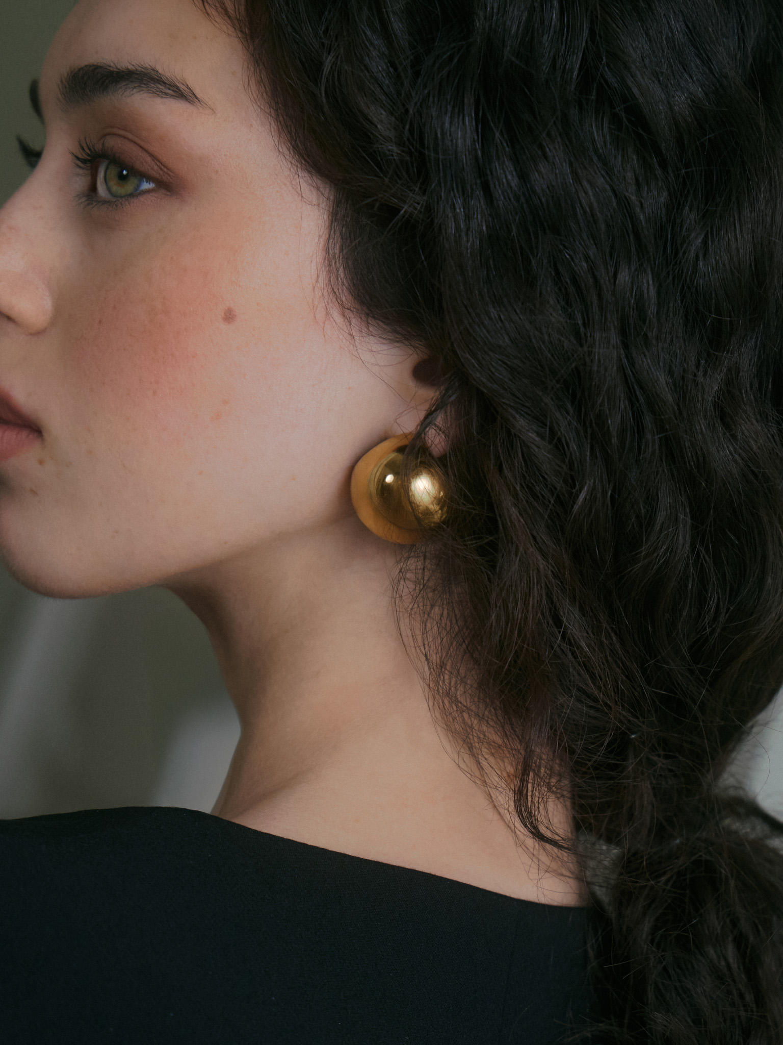 Круглые серьги из глянцевого металла