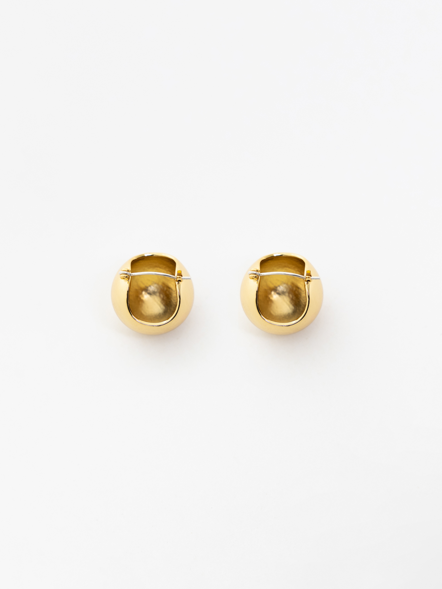 Round earrings in glossy metal 