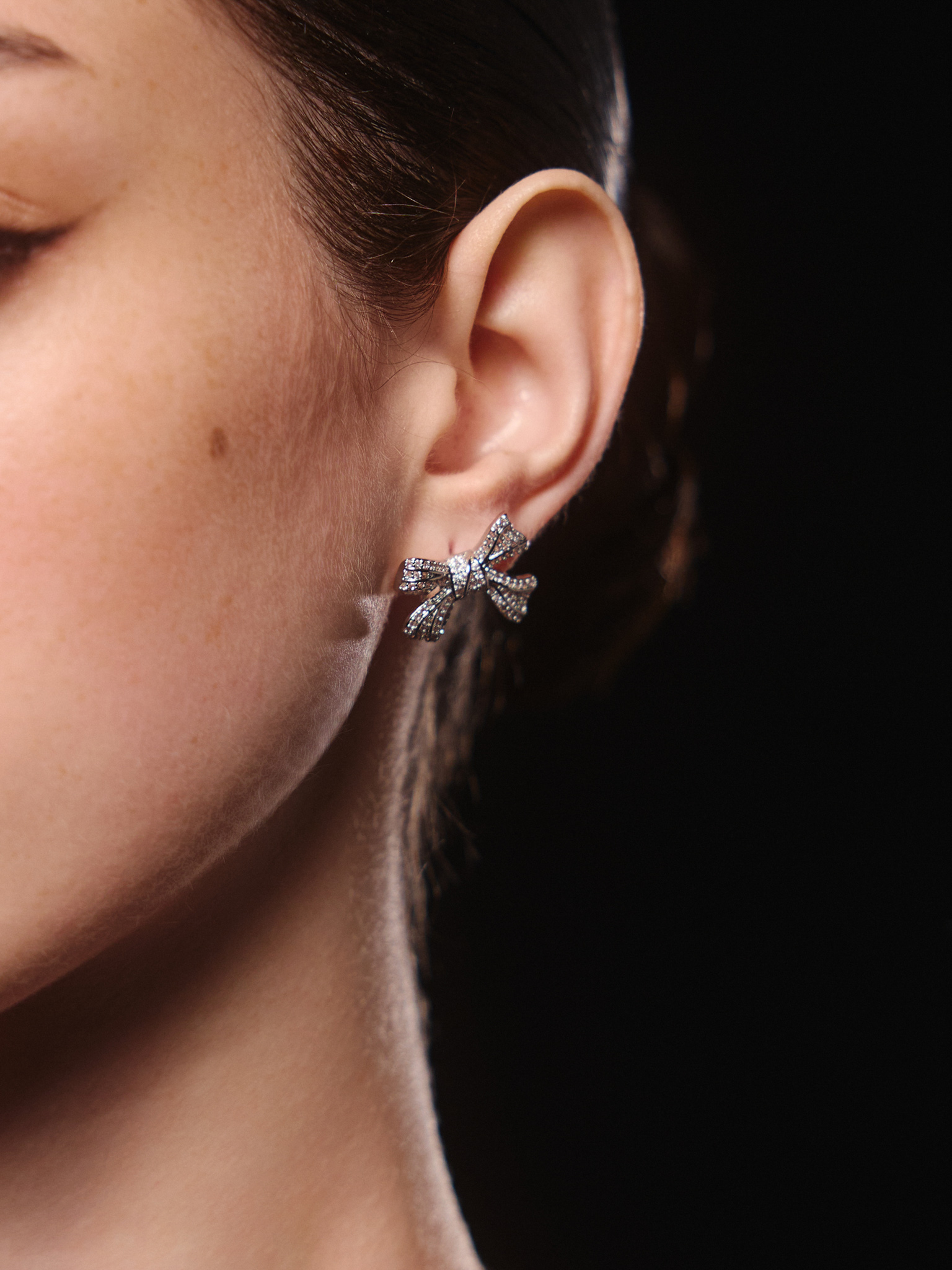 Earrings in the form of rhinestone bows