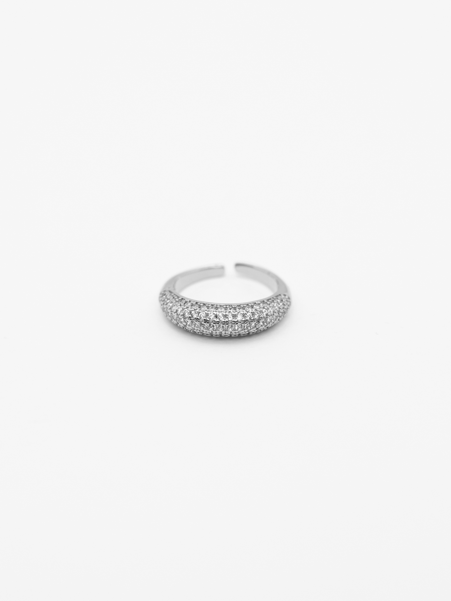 Voluminous ring with small crystals