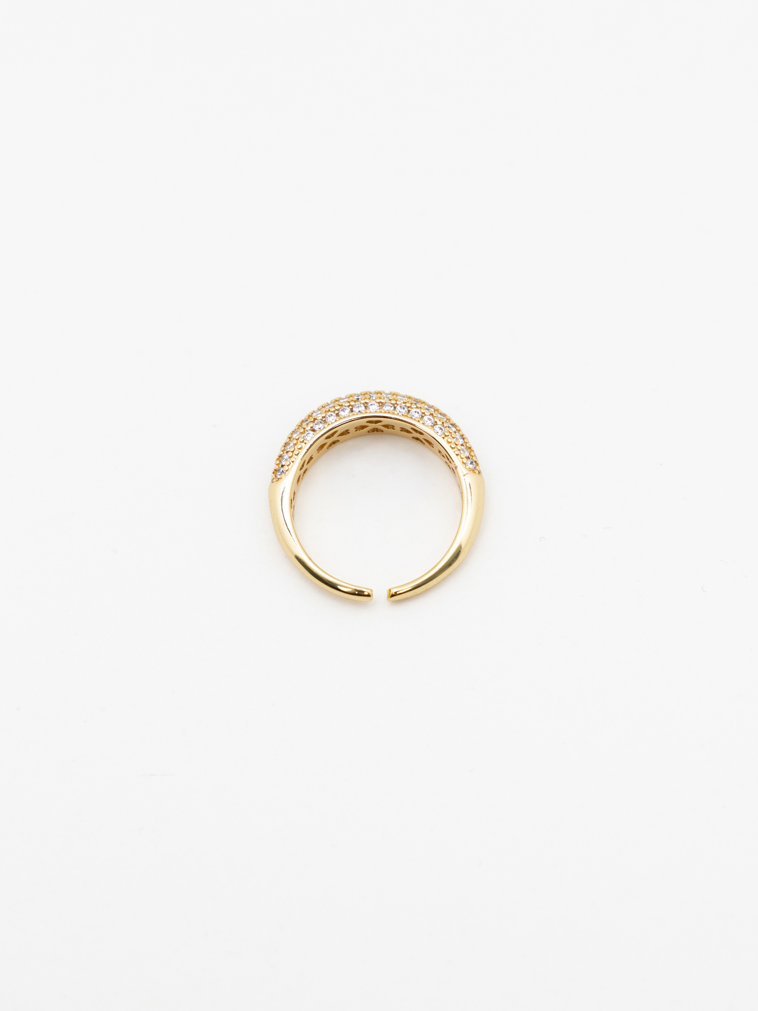 Voluminous ring with small crystals