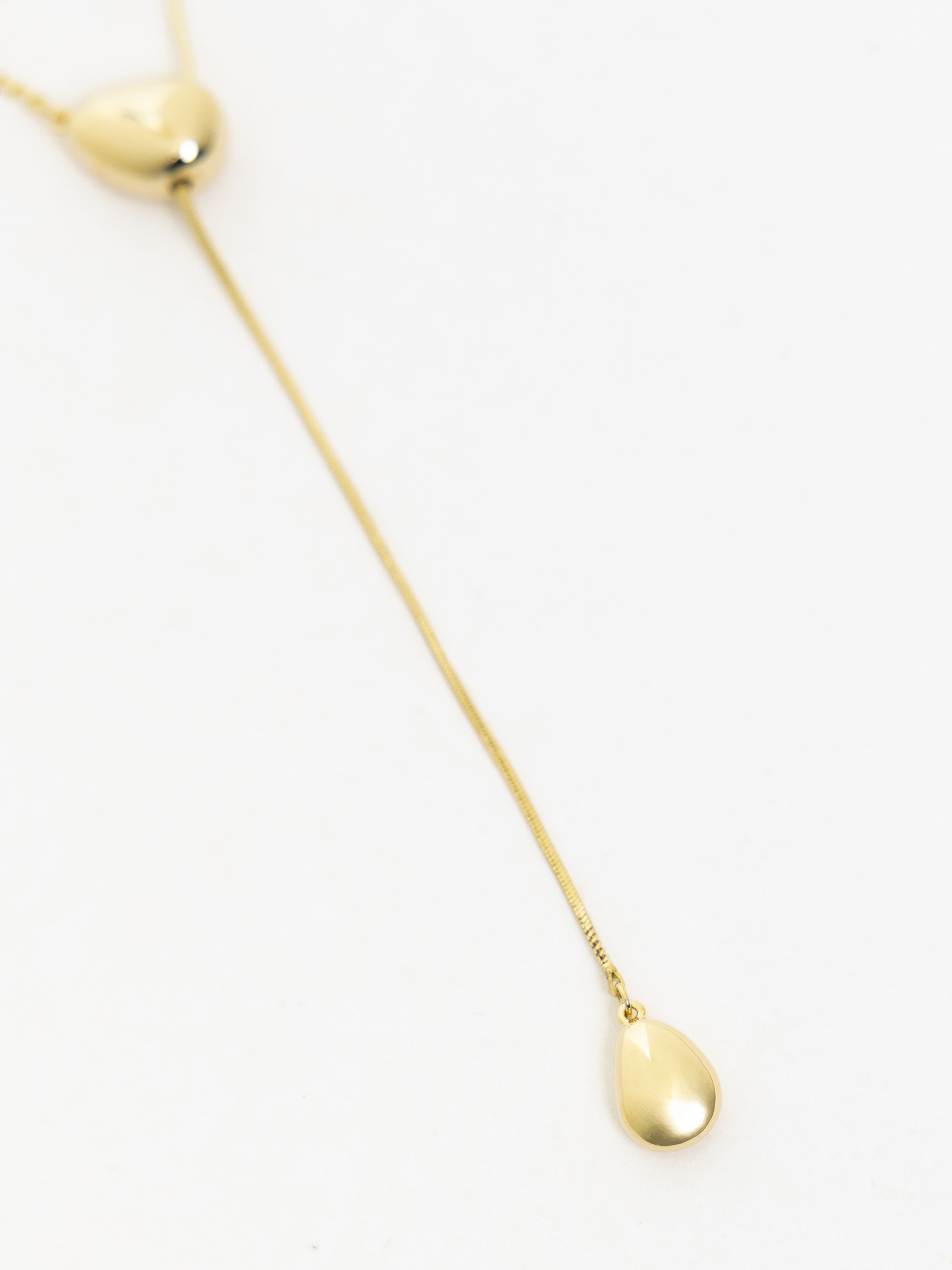 Long chain with matching decoration