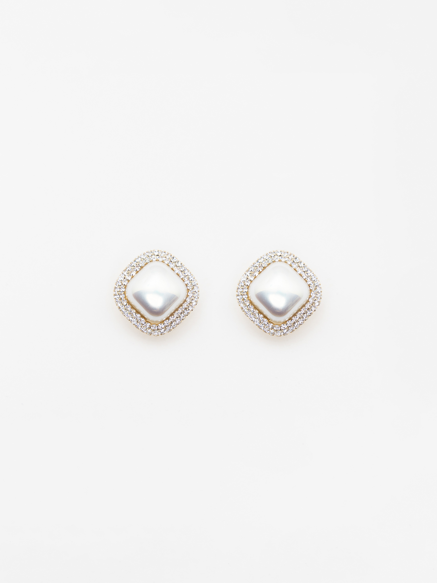 Rhombus-shaped stud earrings with rhinestones