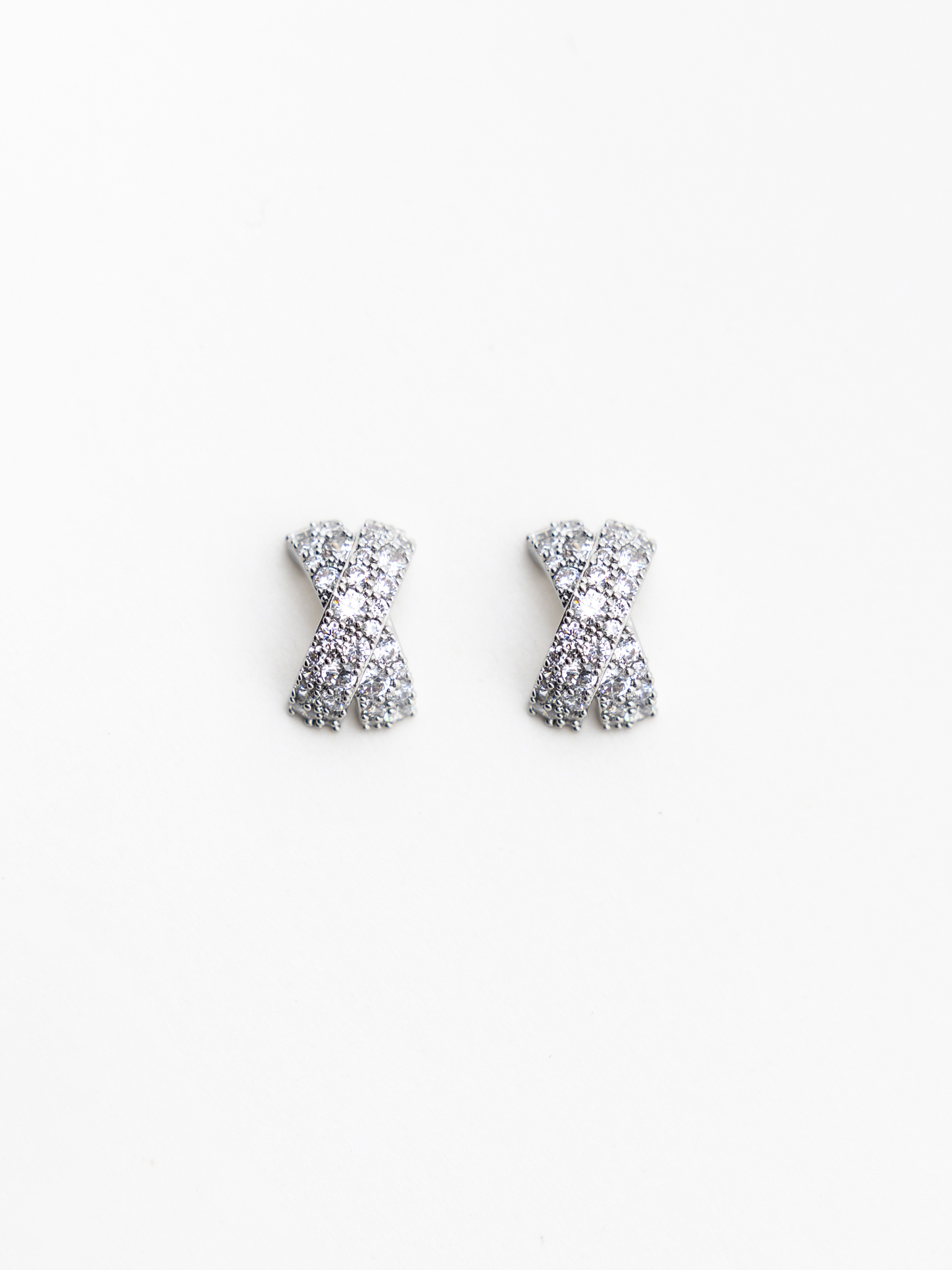 Stud earrings with small crystals