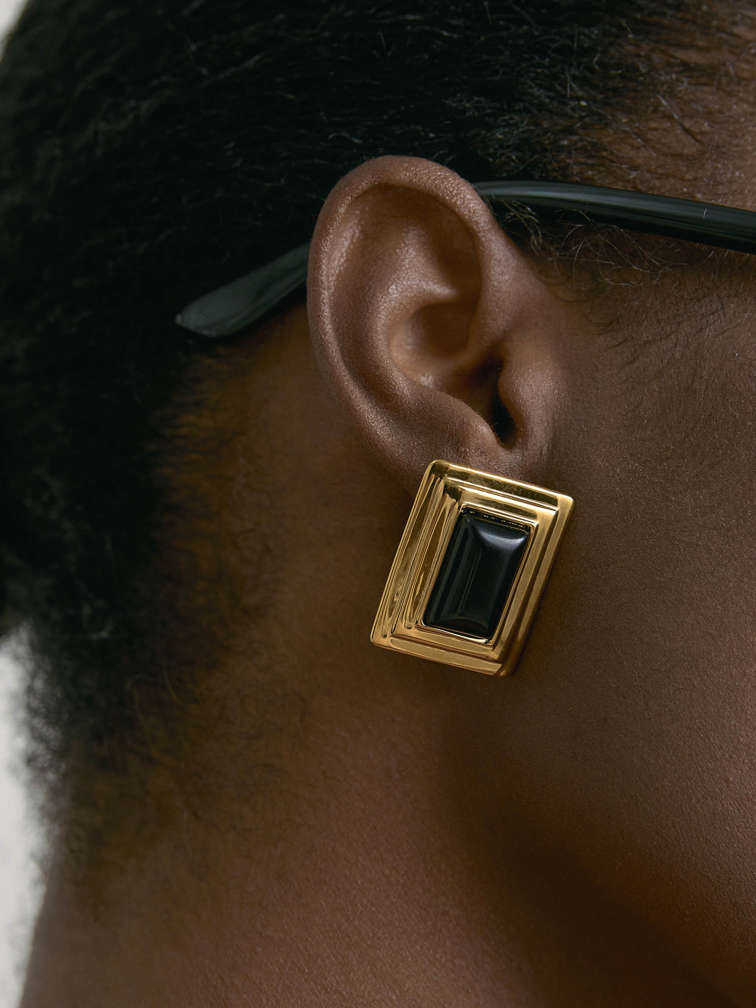 Прямоугольные серьги-пусеты с контрастным центром