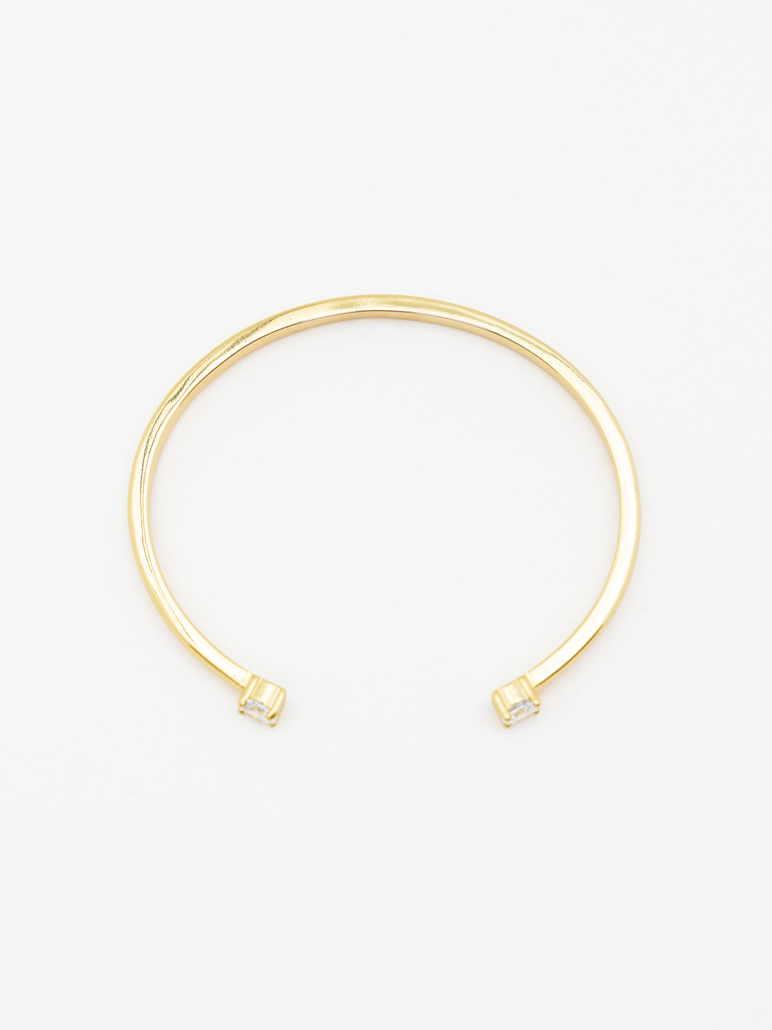 Thin bracelet with crystals along the edges