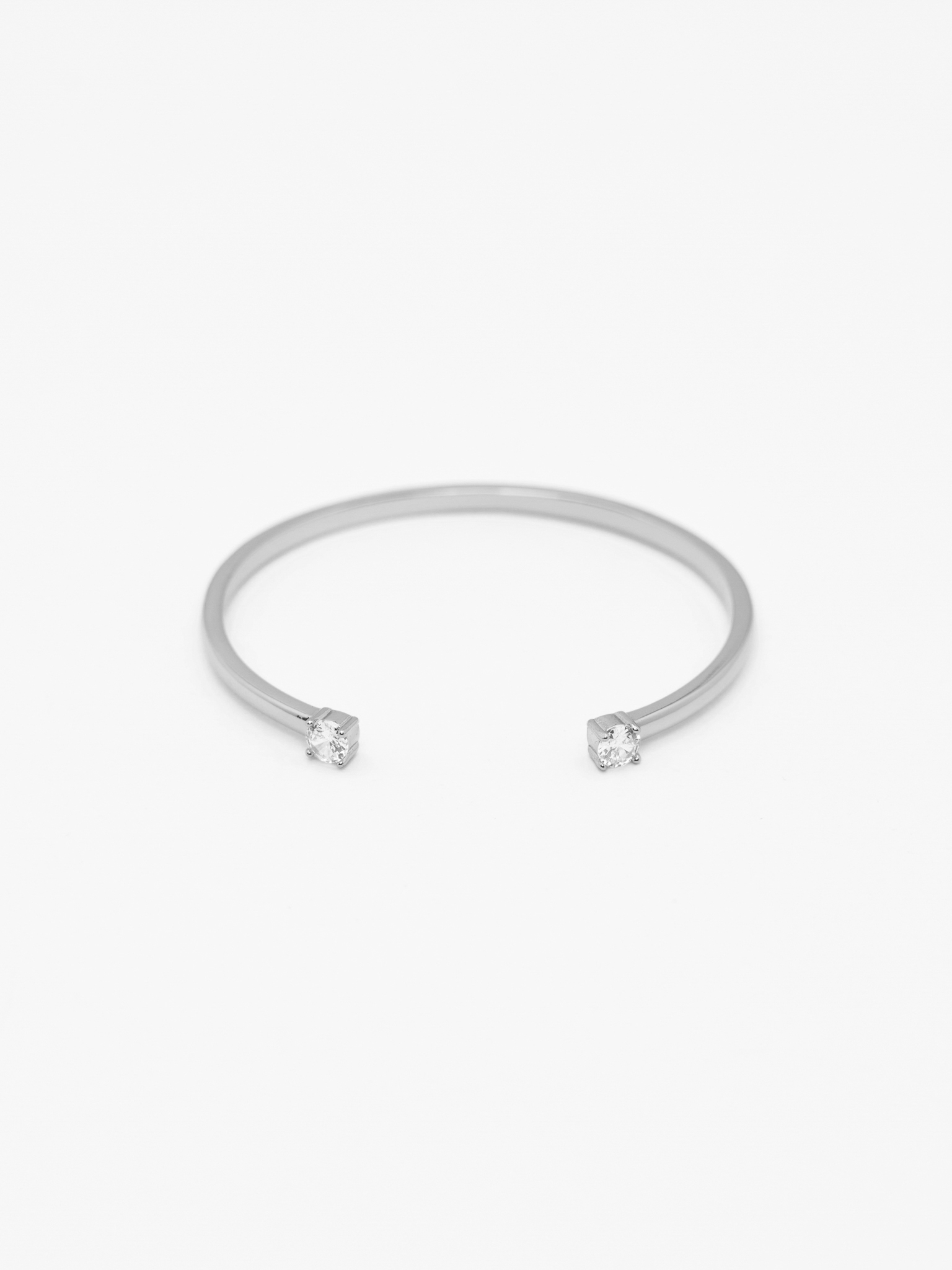 Thin bracelet with crystals along the edges