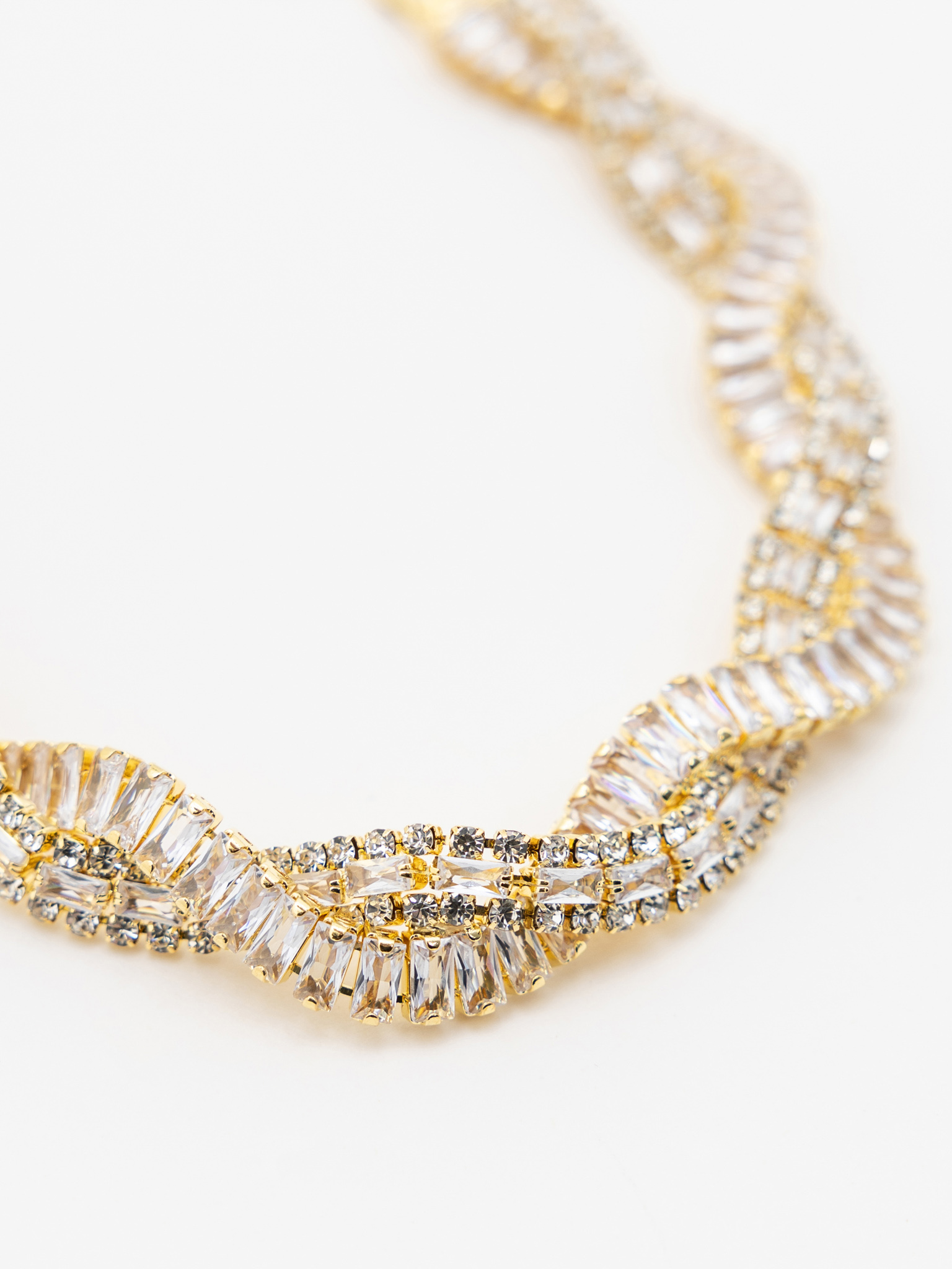 Широкое колье из крупных кристаллов