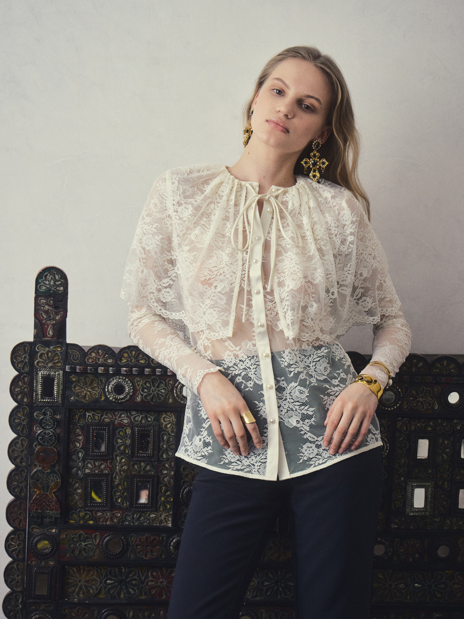 Guipure lace blouse with voluminous cape