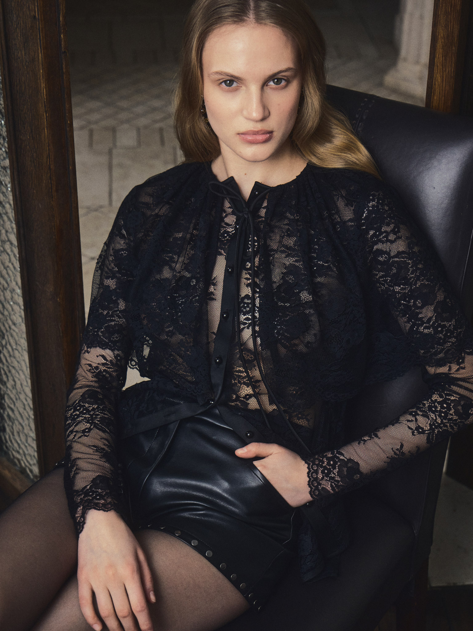 Guipure lace blouse with voluminous cape