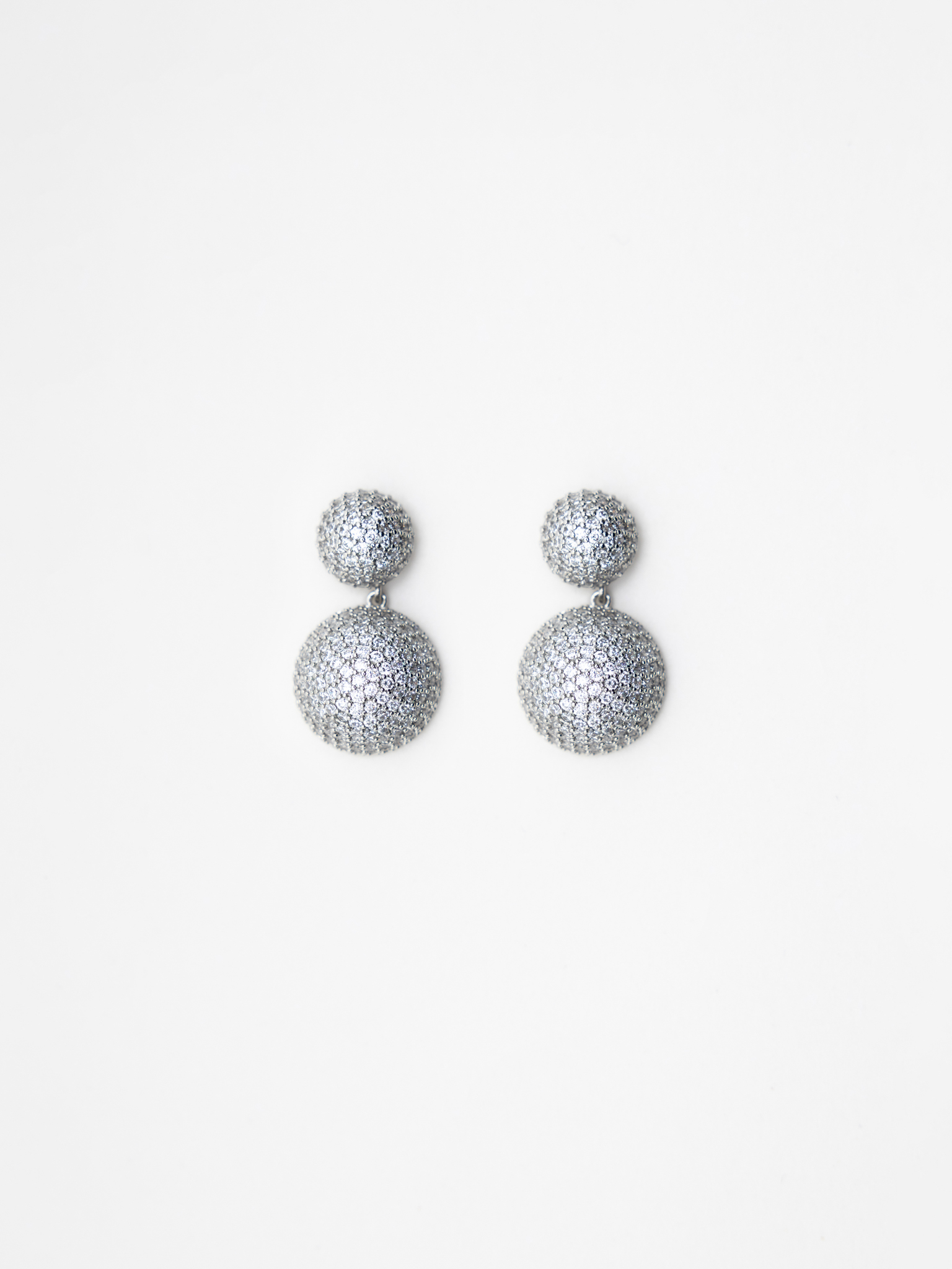 Voluminous hemispherical stud earrings