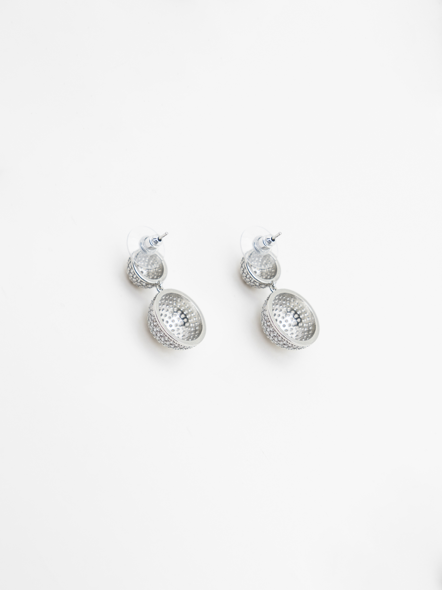 Voluminous hemispherical stud earrings