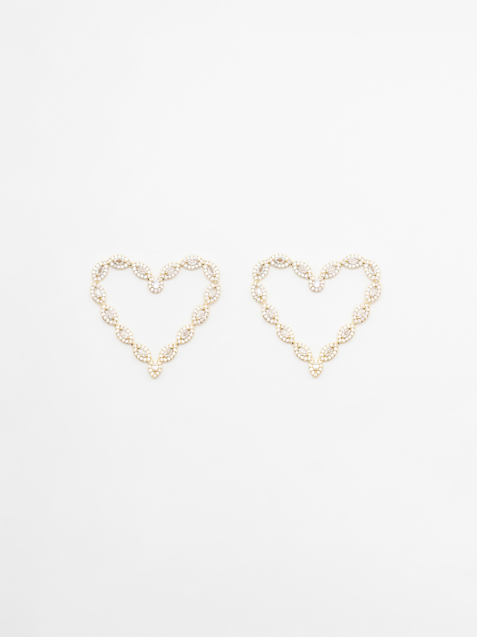 Voluminous heart-shaped earrings