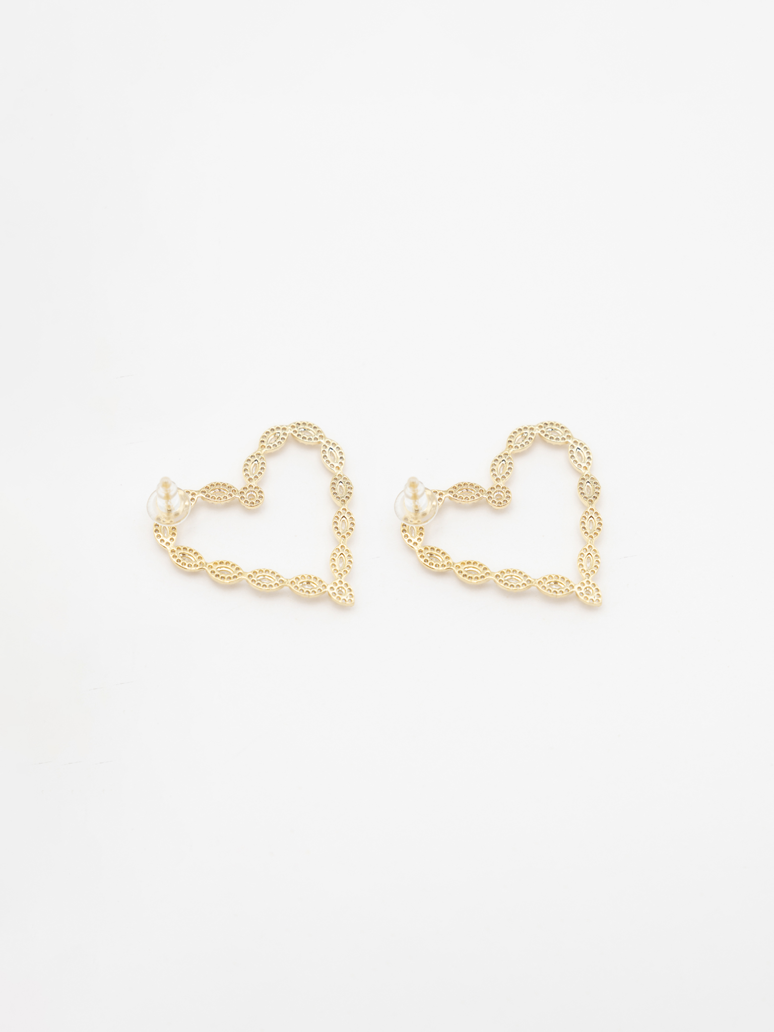 Voluminous heart-shaped earrings