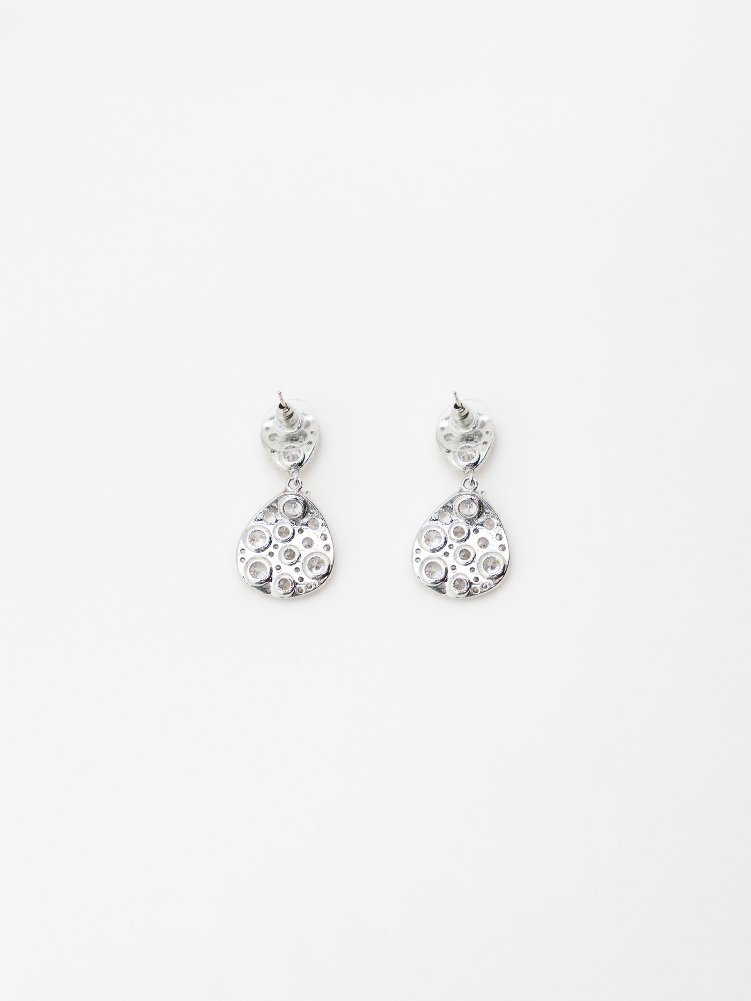 Stud earrings with large crystals
