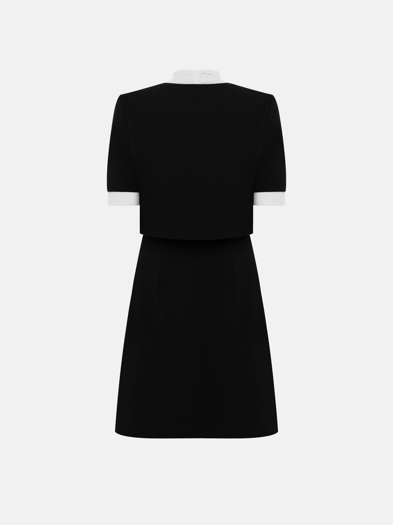 Платье мини с контрастным бантом на воротнике