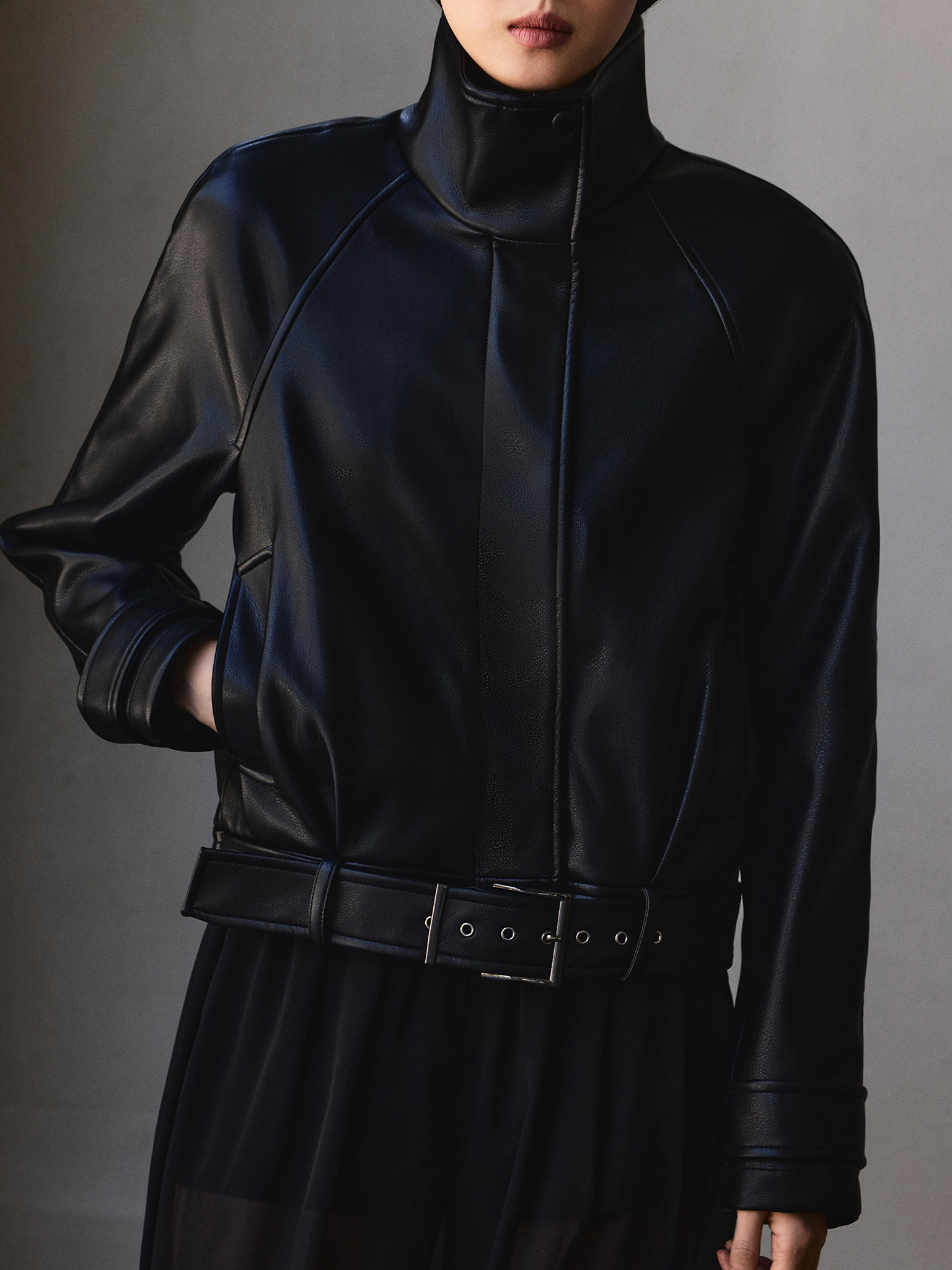 Куртка из экокожи с высоким воротником и ремнем в тон