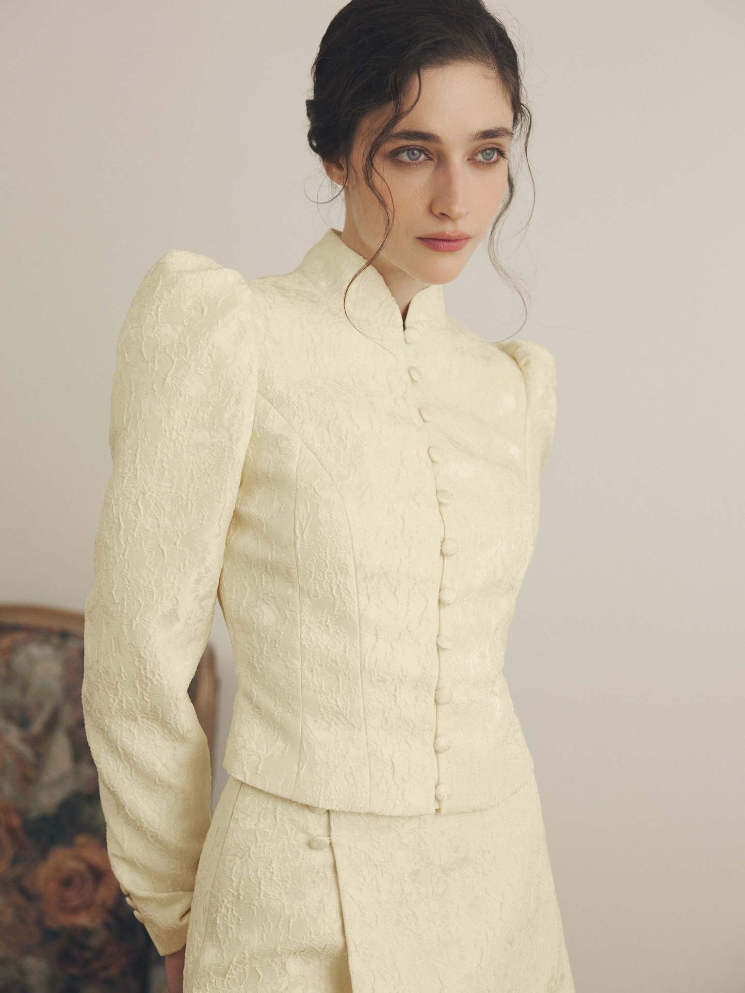 Fitted jacquard jacket with voluminous shoulders