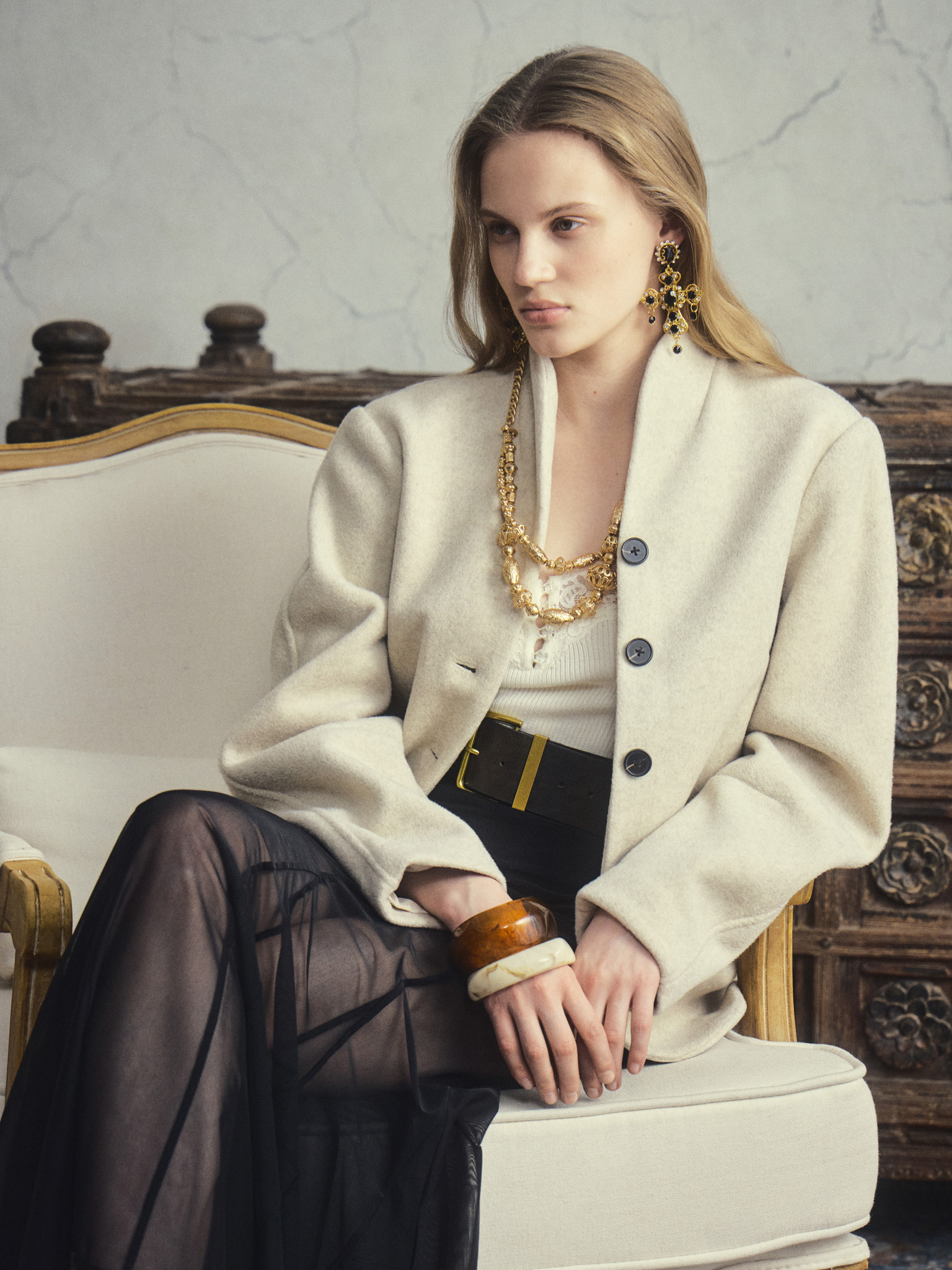 Warm coat-jacket with voluminous sleeves