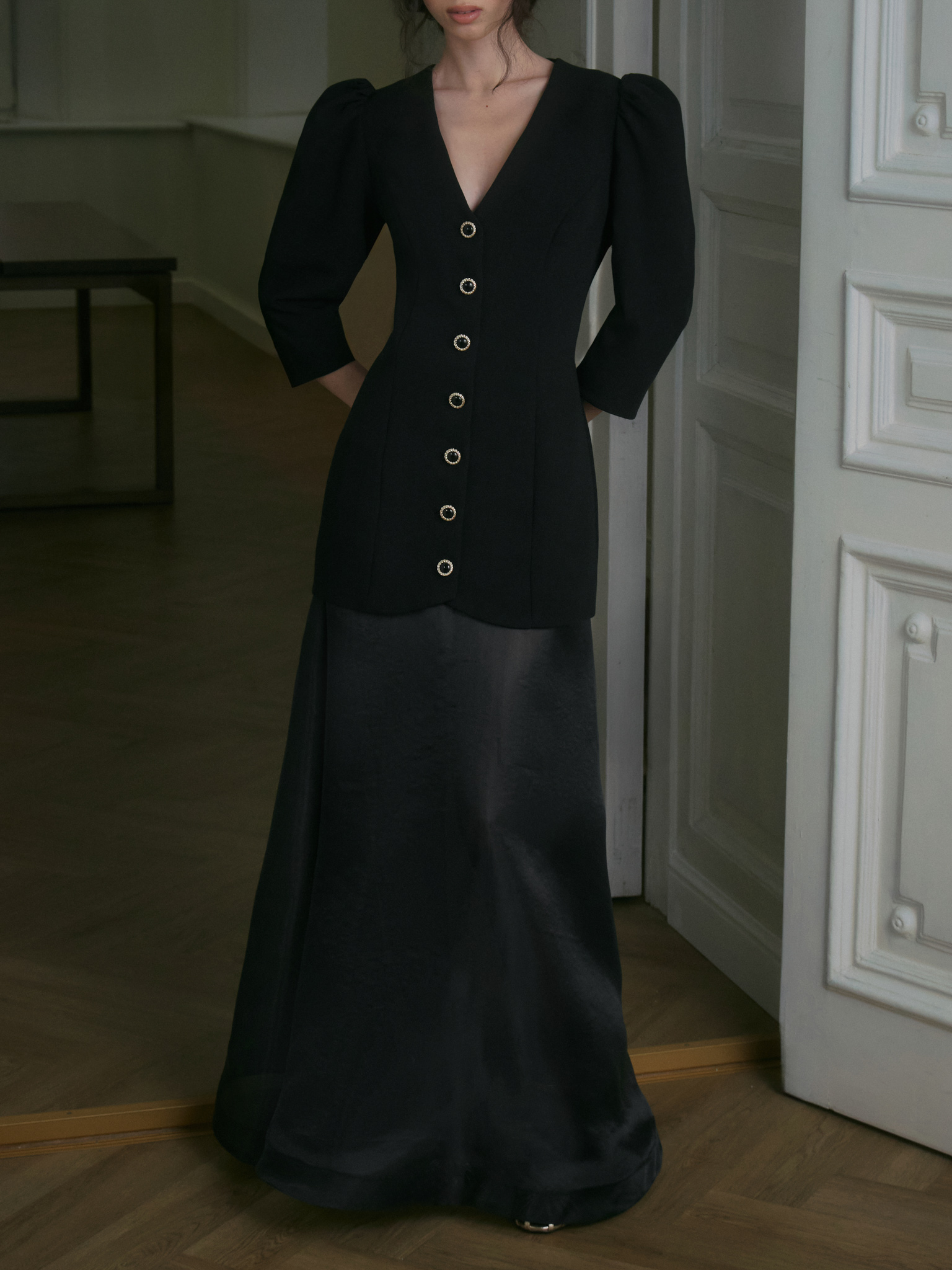 Платье макси с легкой юбкой в пол