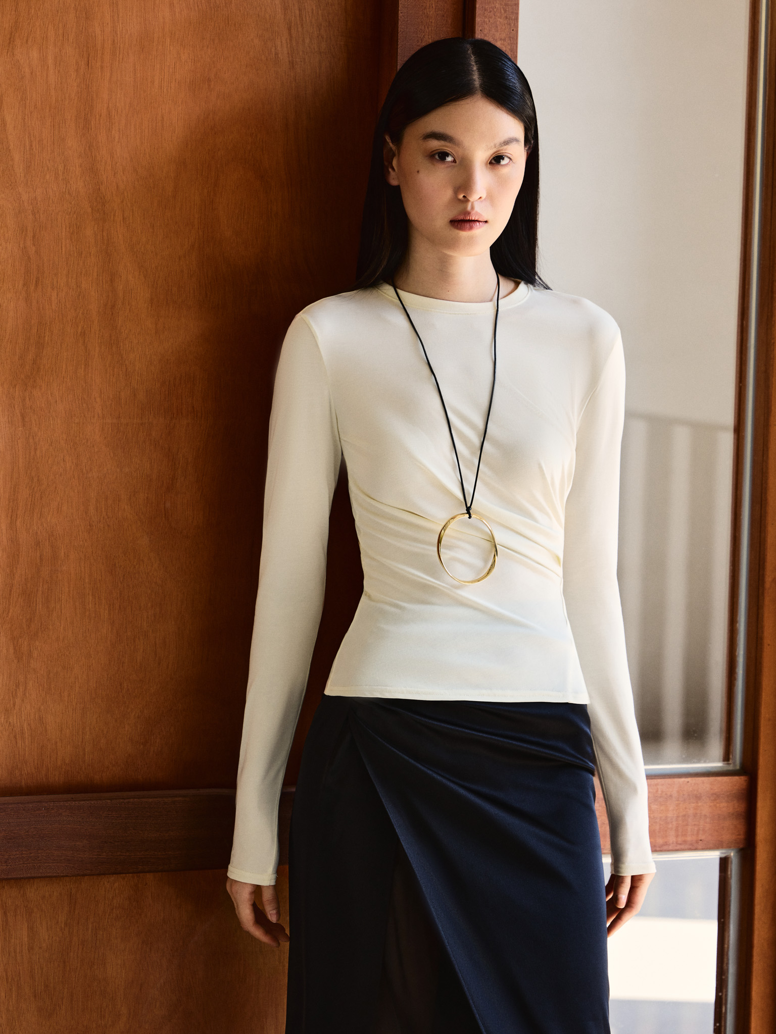 Лонгслив из вискозы с драпировкой на талии