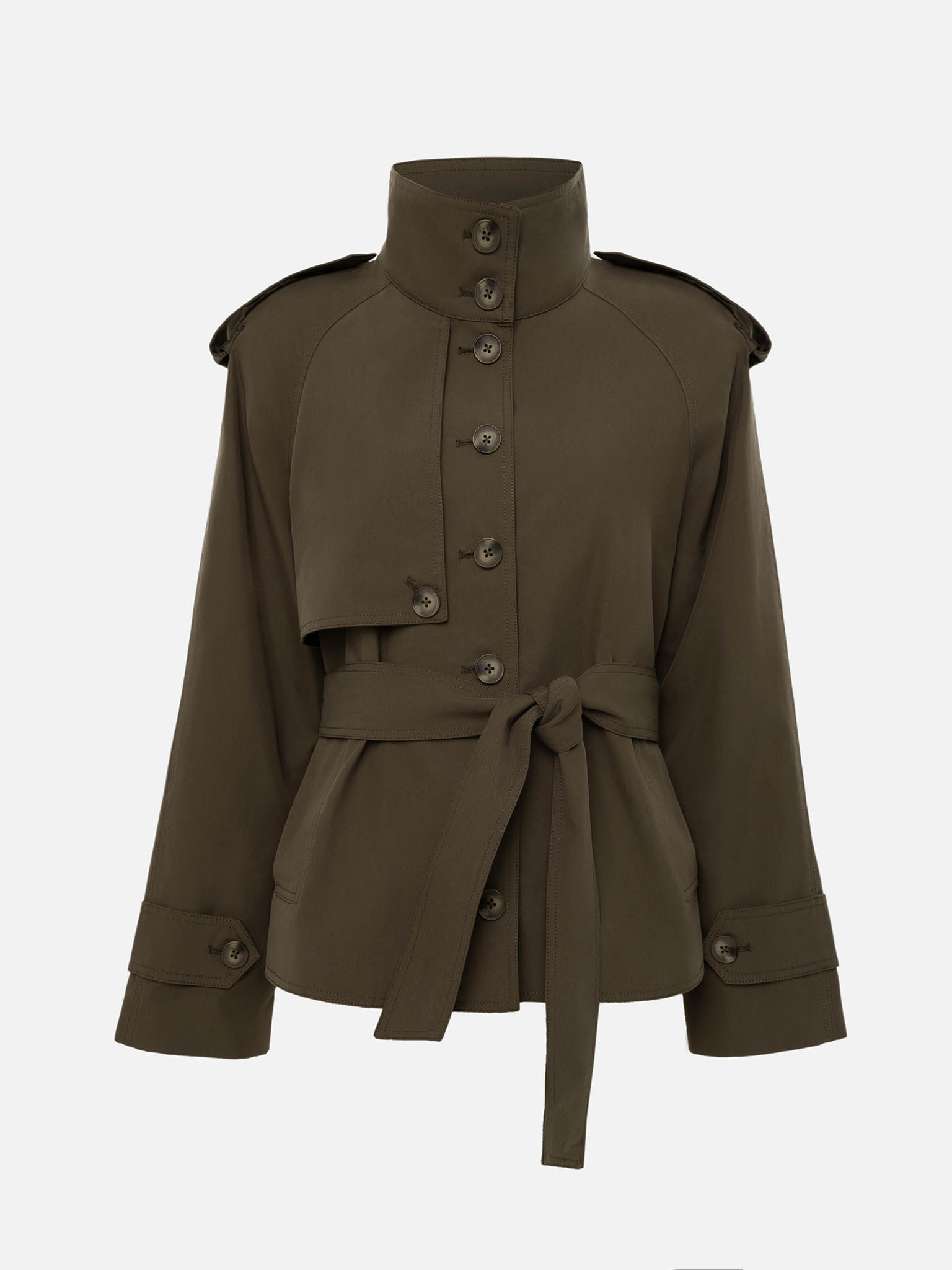 Короткий тренч с высоким воротником и поясом в тон