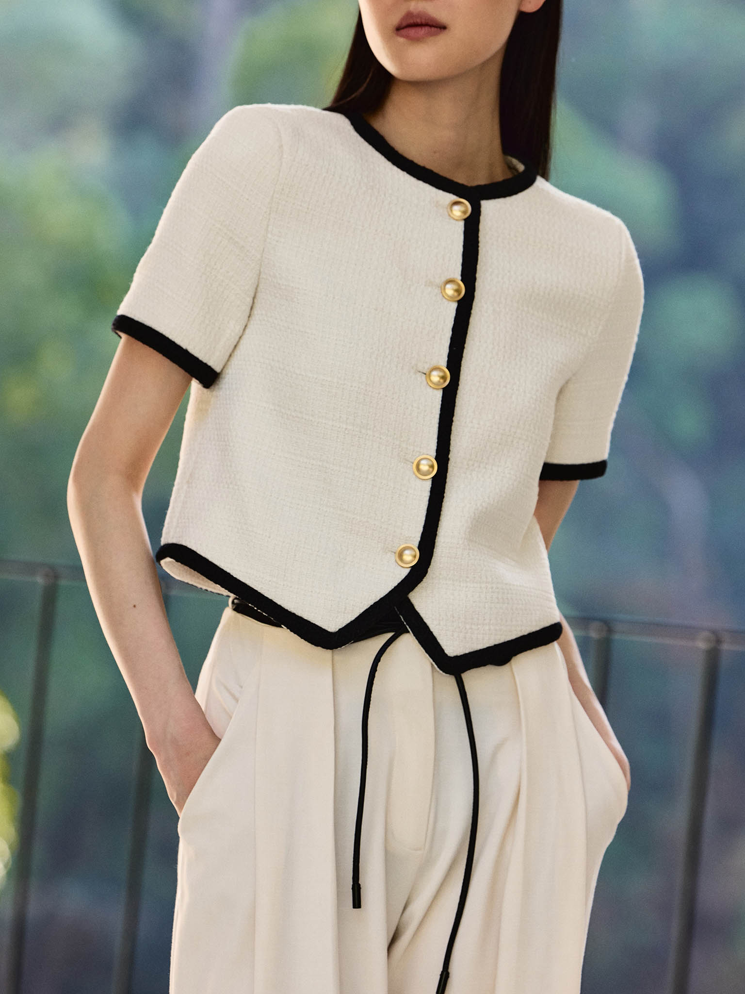 Short-sleeved tweed jacket with contrasting trim