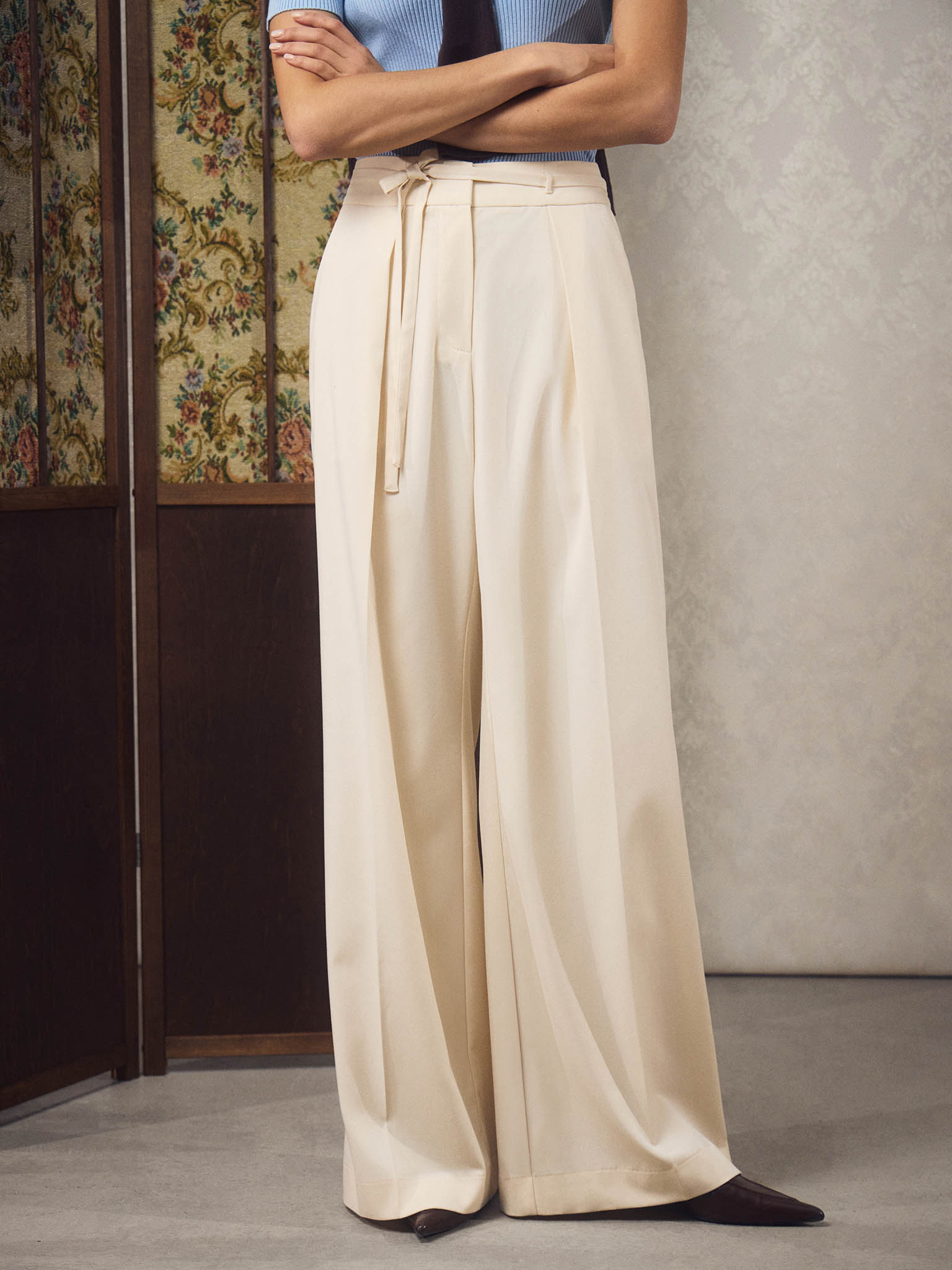 Loose pants with ties at the waist