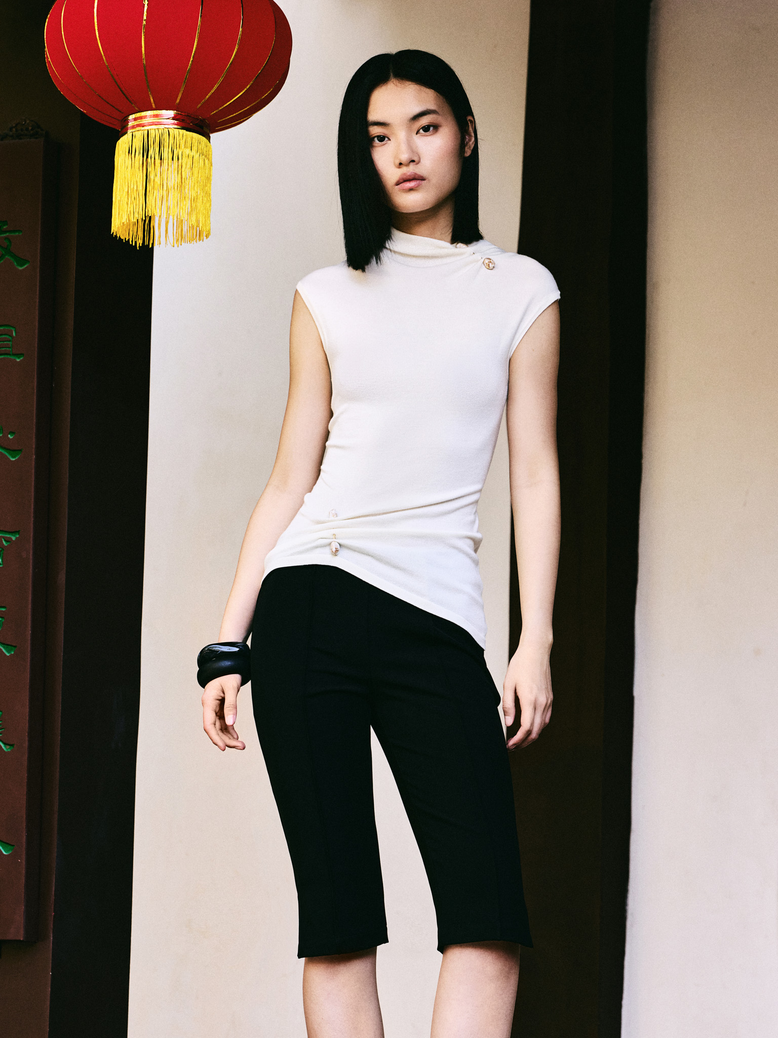 Capri pants in plain fabric