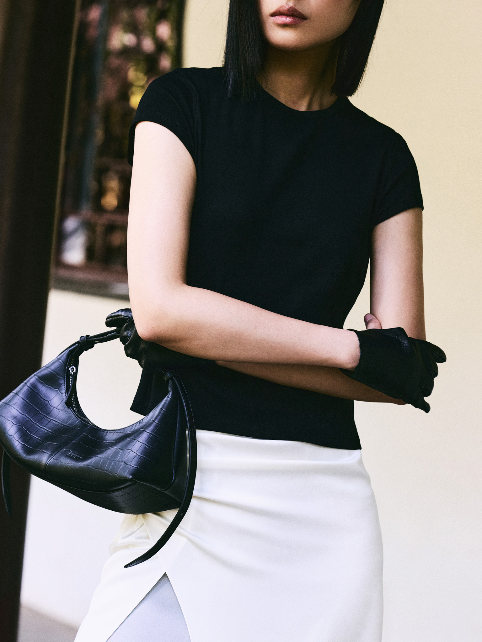 Укороченная однотонная футболка из хлопка