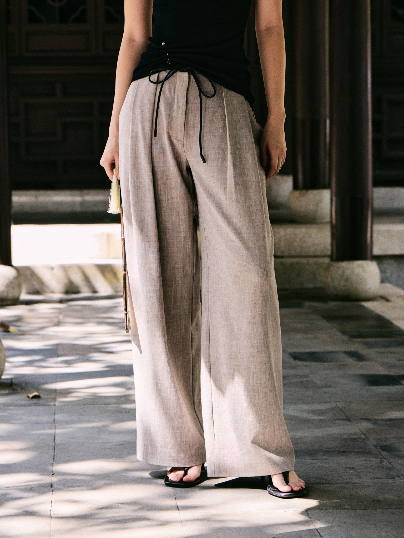 Palazzo trousers in viscose with a slim belt