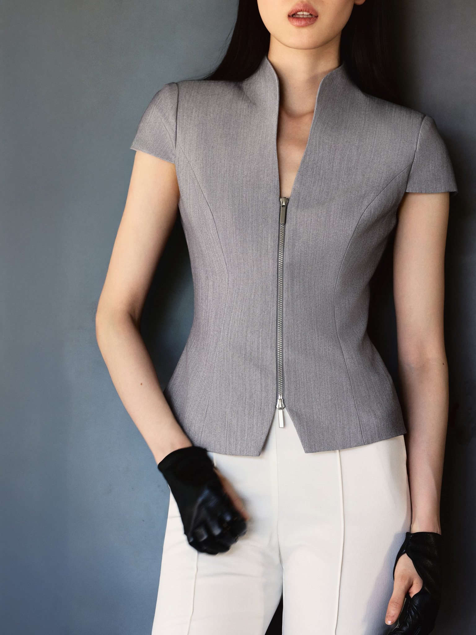 Блуза на молнии из плотной ткани