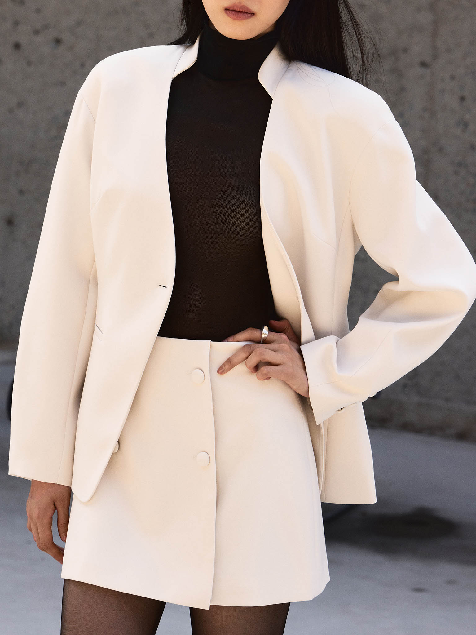 Fitted jacket with a covered button