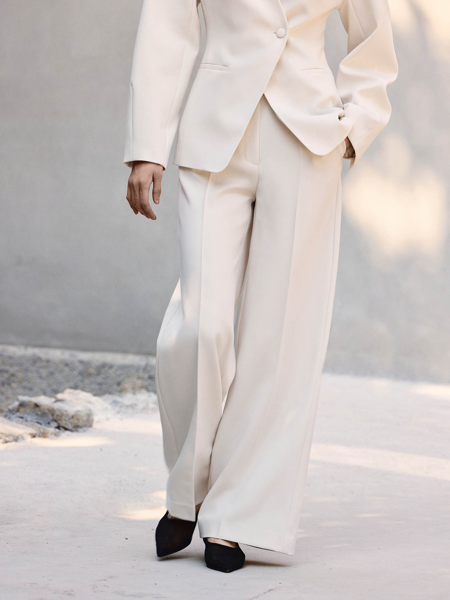 Loose trousers with covered buttons