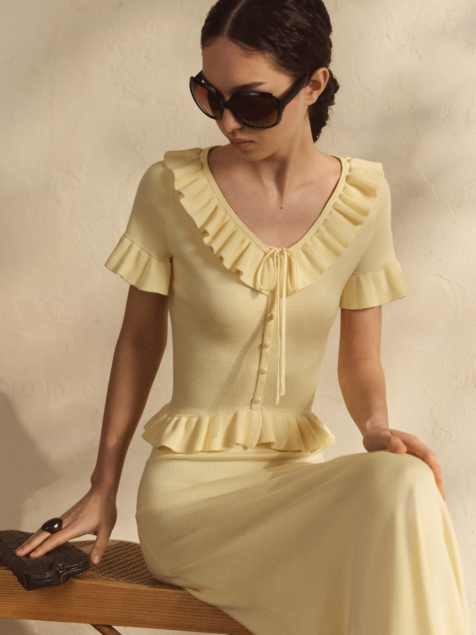 Smooth-knit cardigan with short sleeves and ruffles