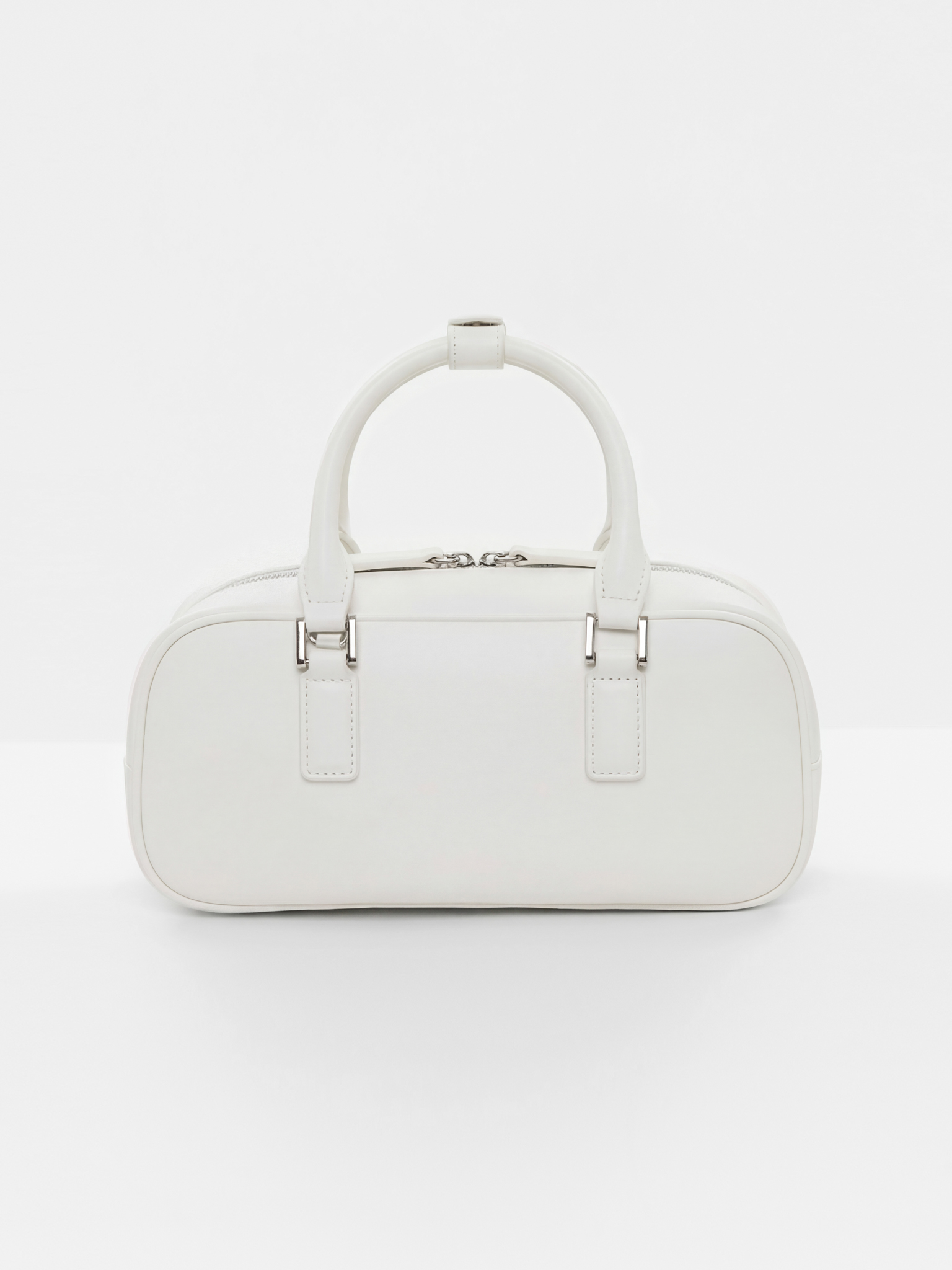 Сумка жесткой формы с короткими ручками и ремнем