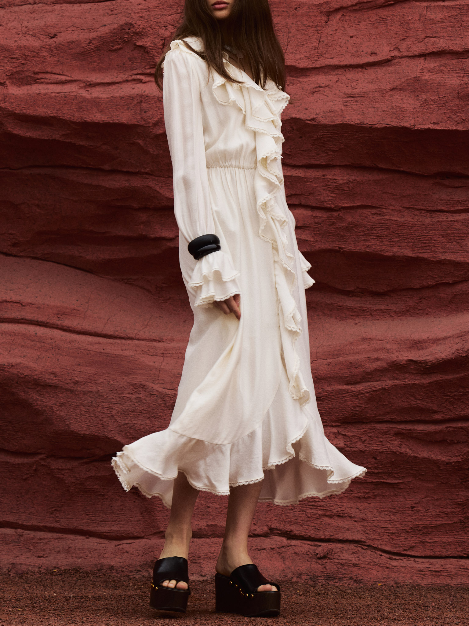 Lightweight midi dress with voluminous ruffles