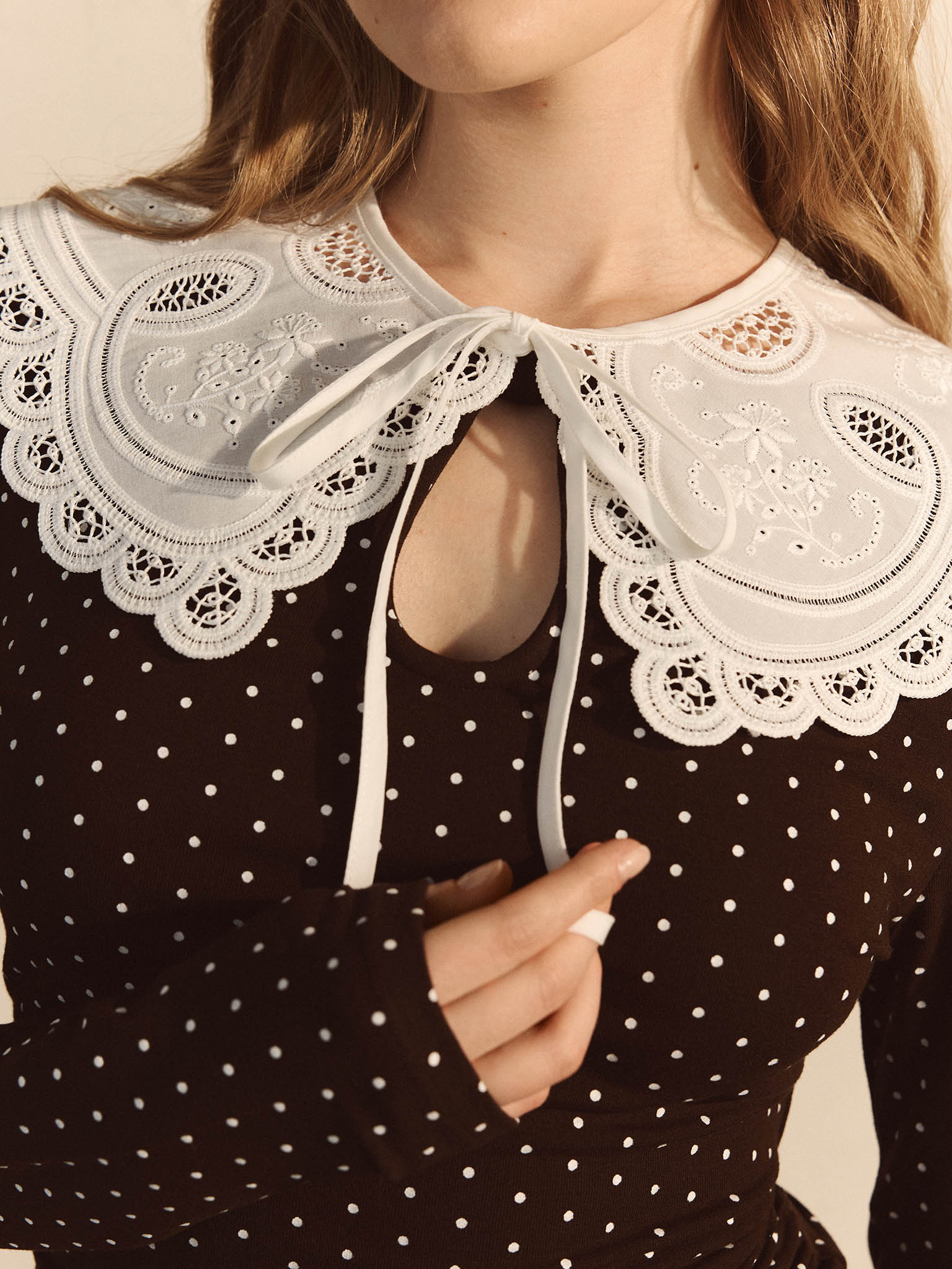 Decorative collar with ties and openwork trim