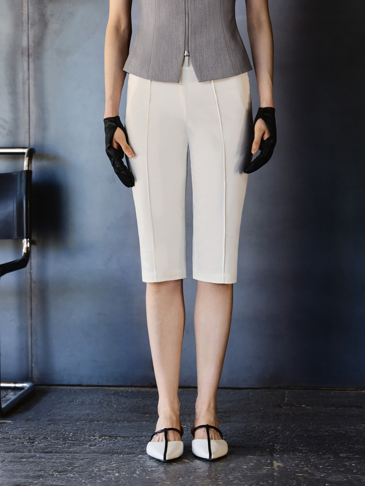 Cotton capri pants with creases