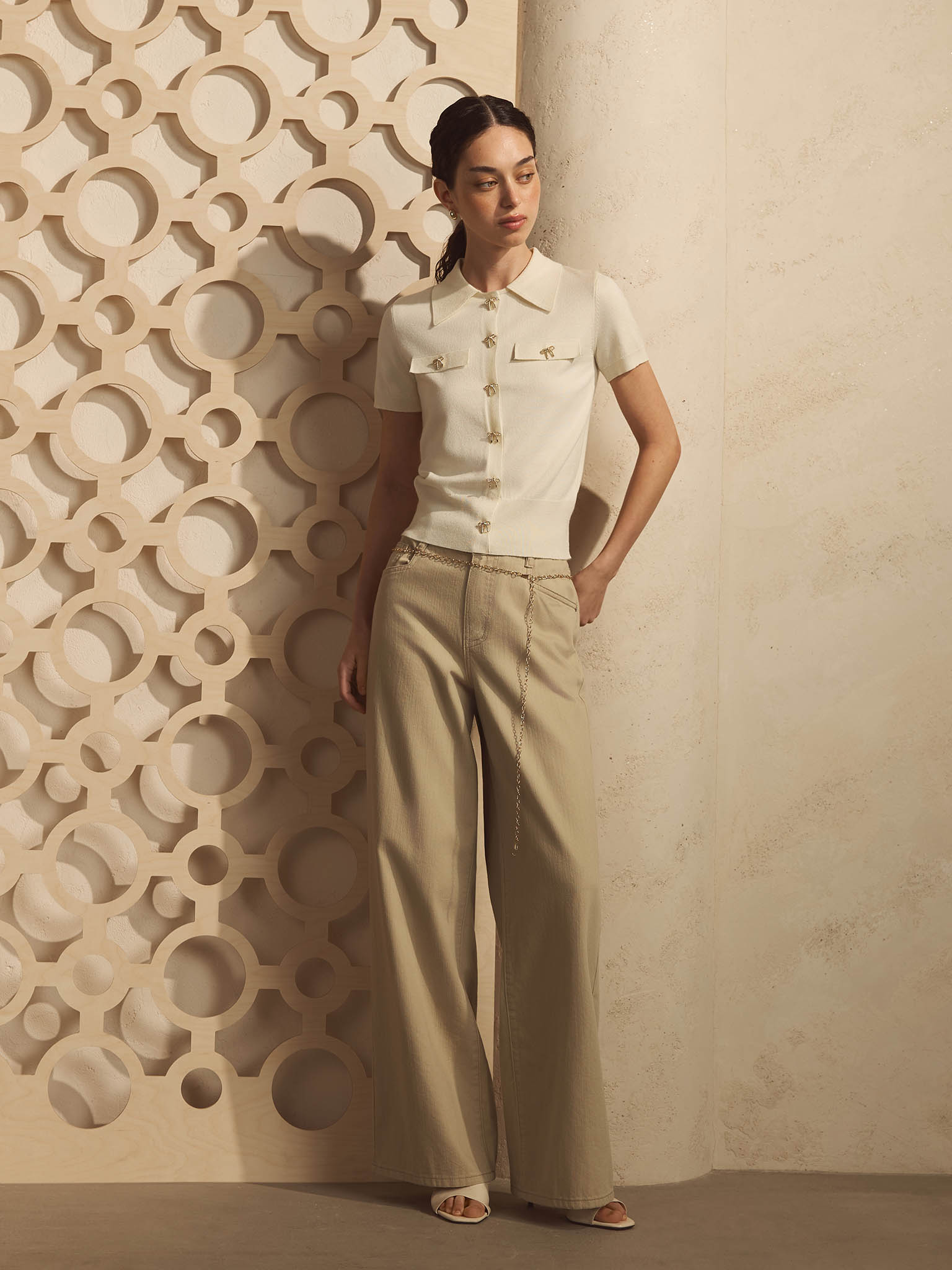 Luźne spodnie z wiązaniem w talii