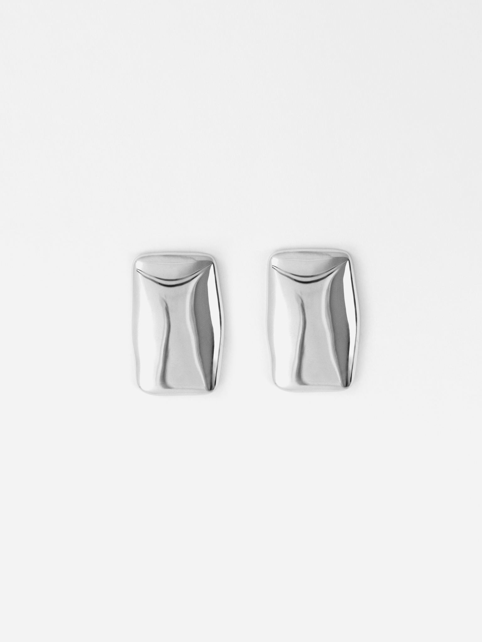 Rectangular stud earrings