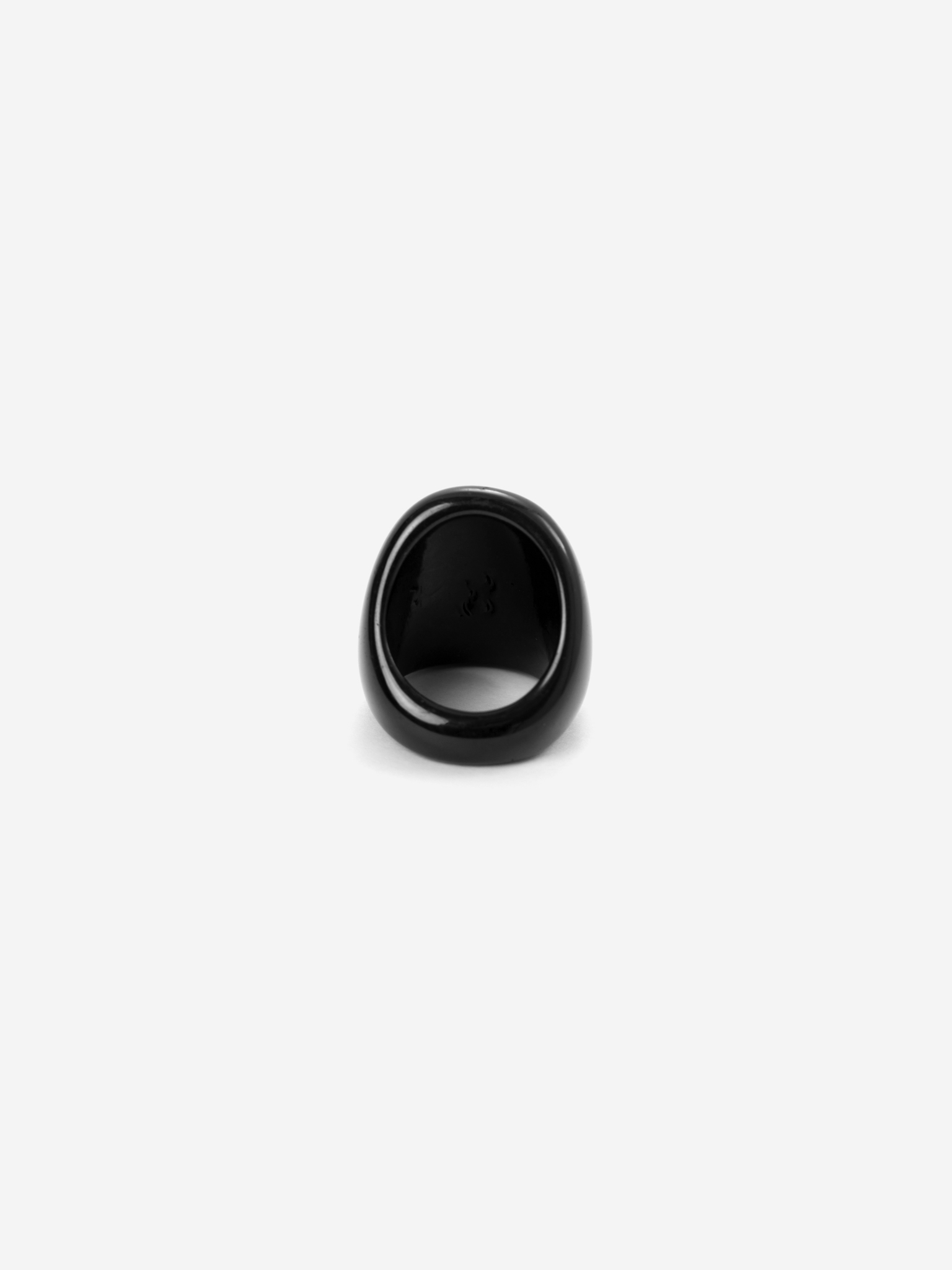 Voluminous plastic ring