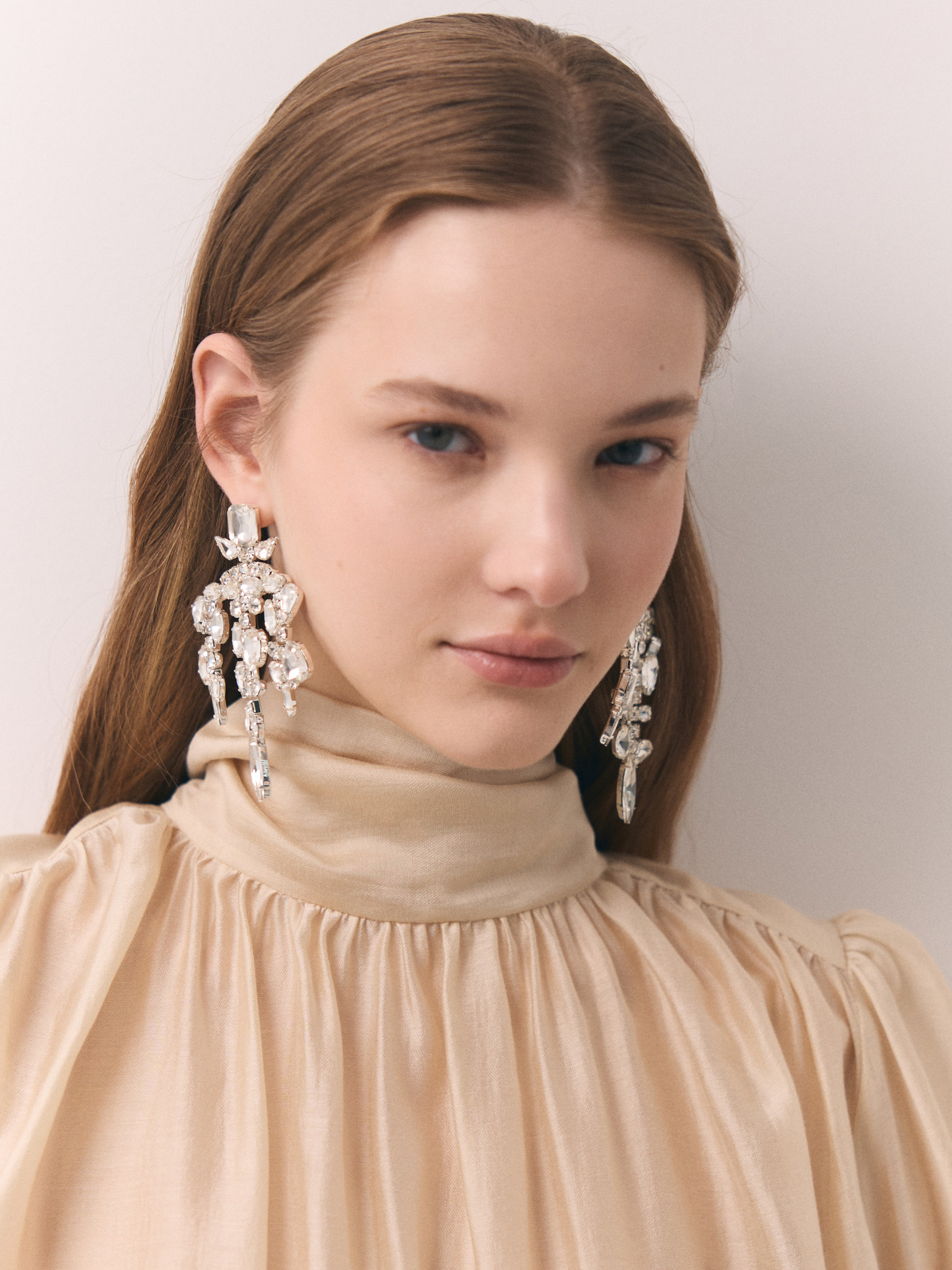 Chunky earrings with different-sized stones