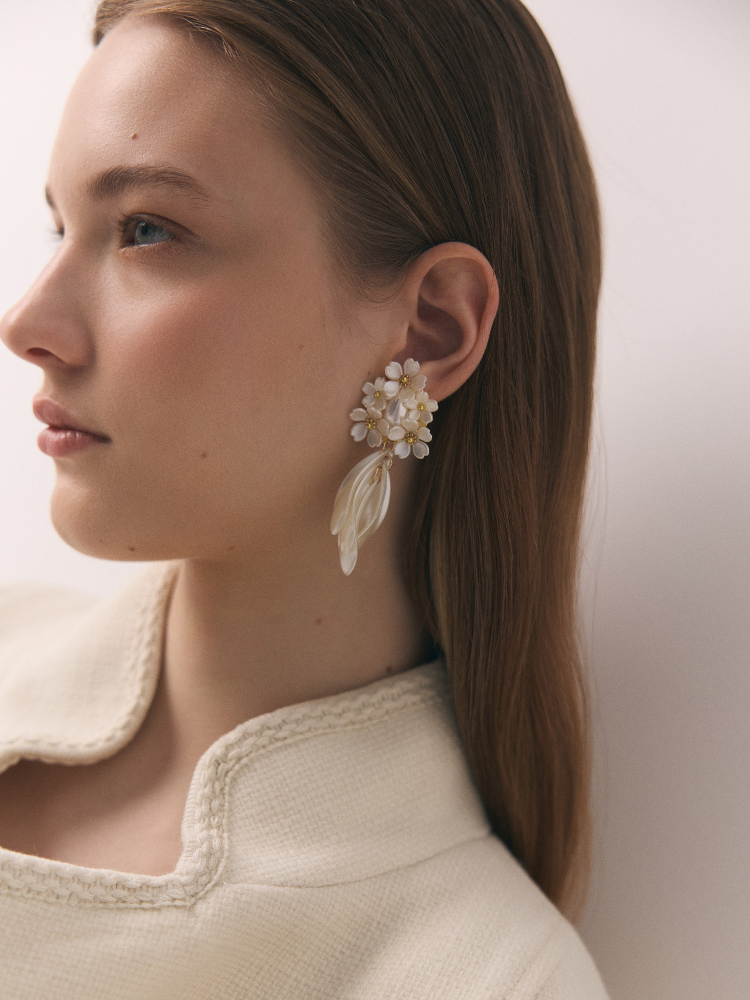 Flower-shaped earrings with dangling petals