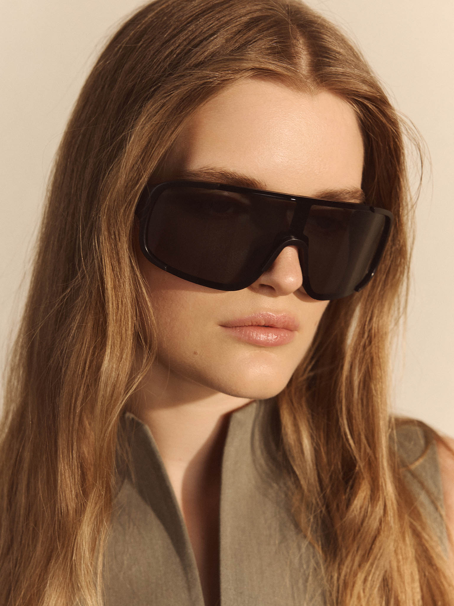 Солнцезащитные очки-маска с полупрозрачной линзой