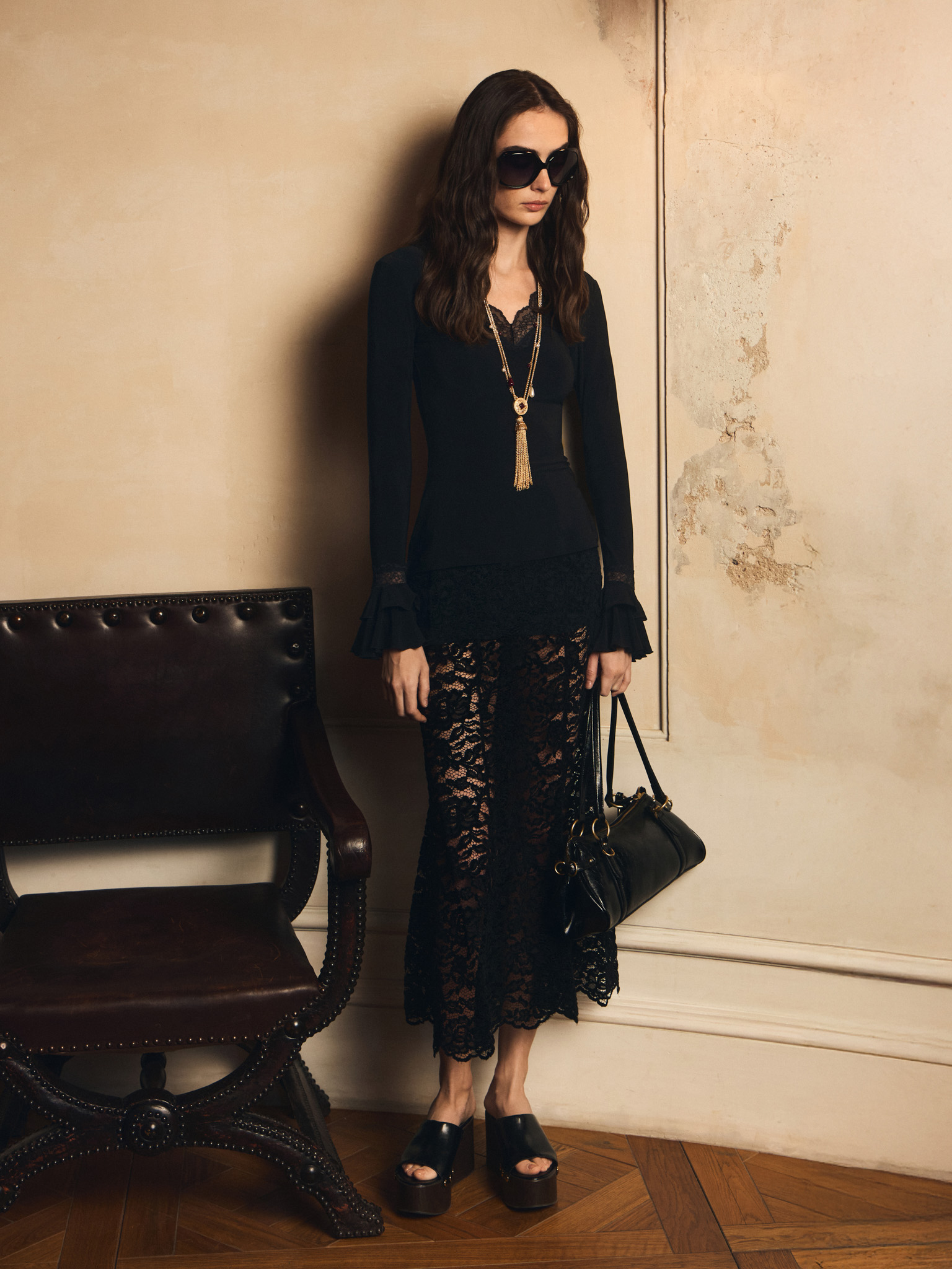 Fitted blouse with lace detailing