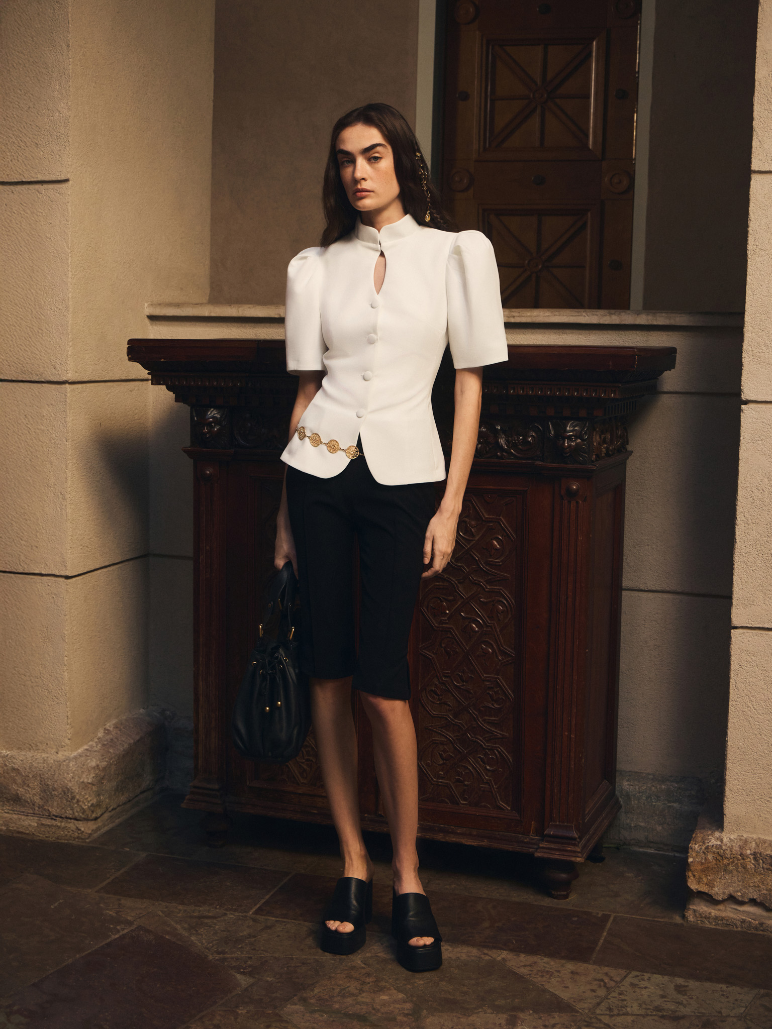 Single-breasted jacket with stand-up collar and short sleeves