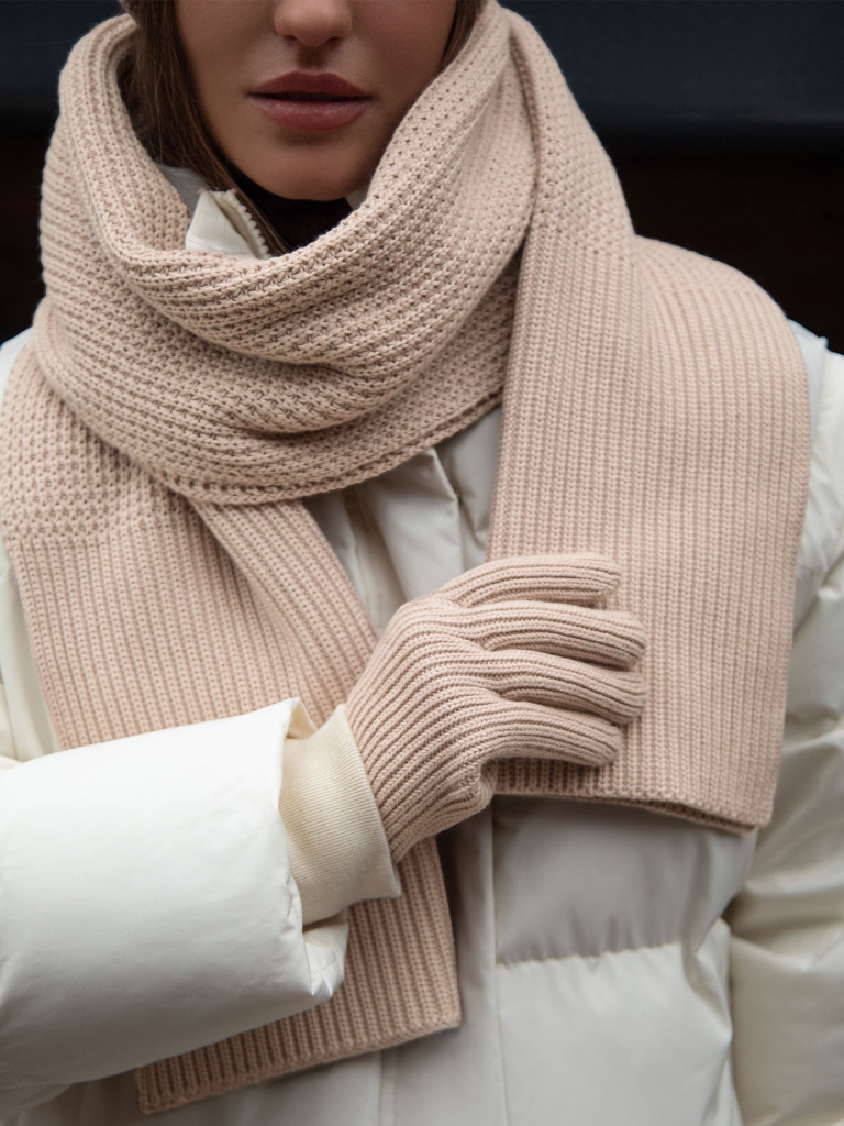 Mixed-knit scarf