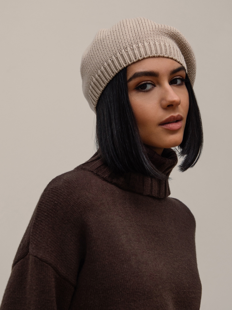 Warm ribbed-knit beret
