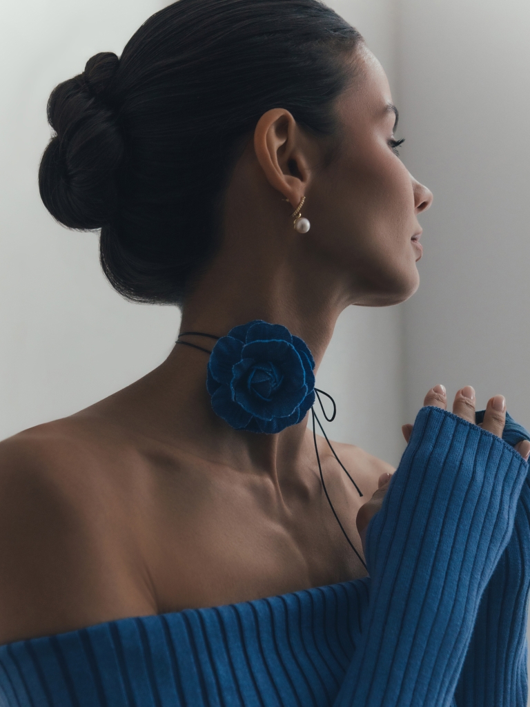 Lace necklace with denim flower